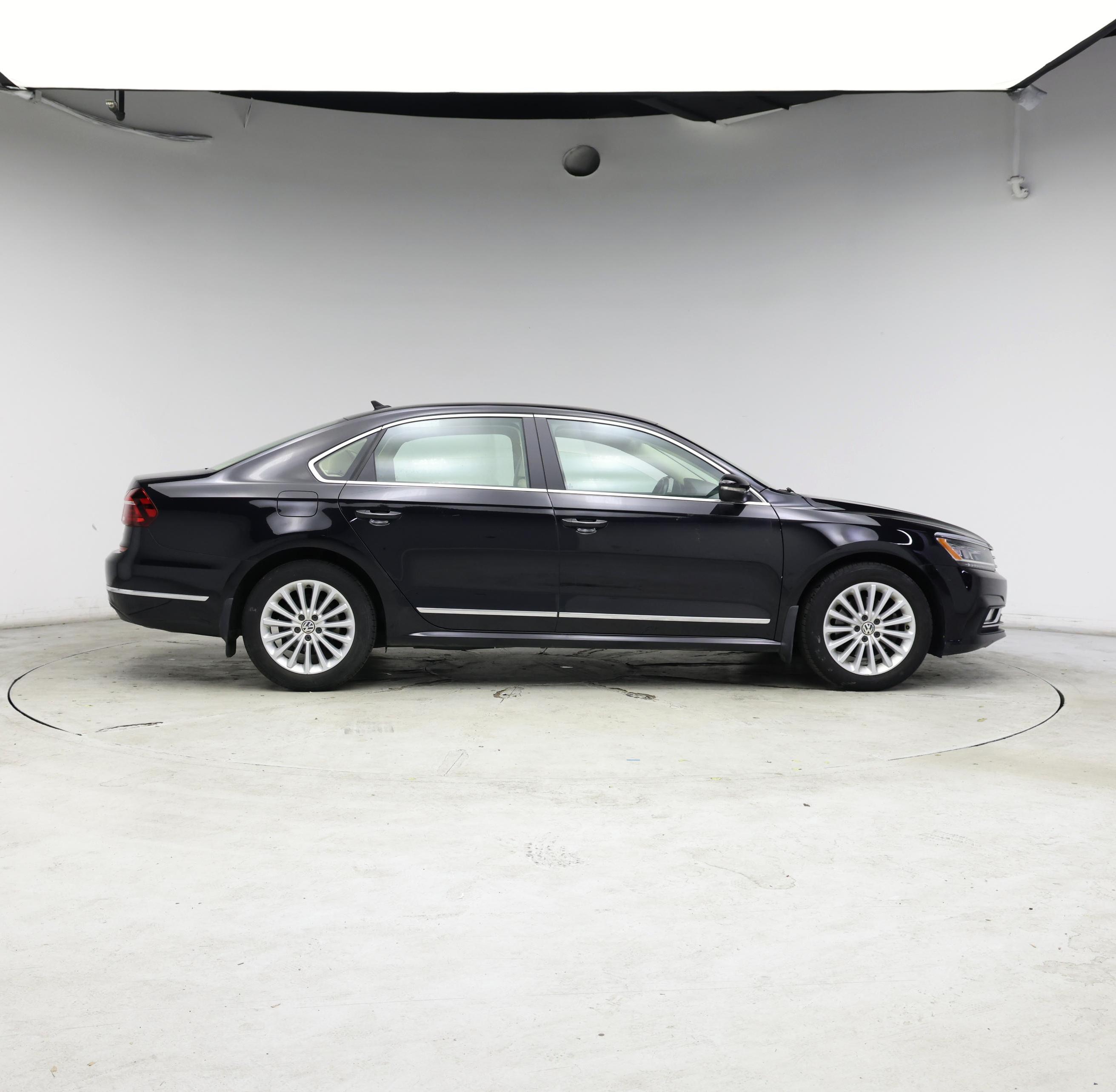 Thumbnail: 2017 Volkswagen Passat - 7