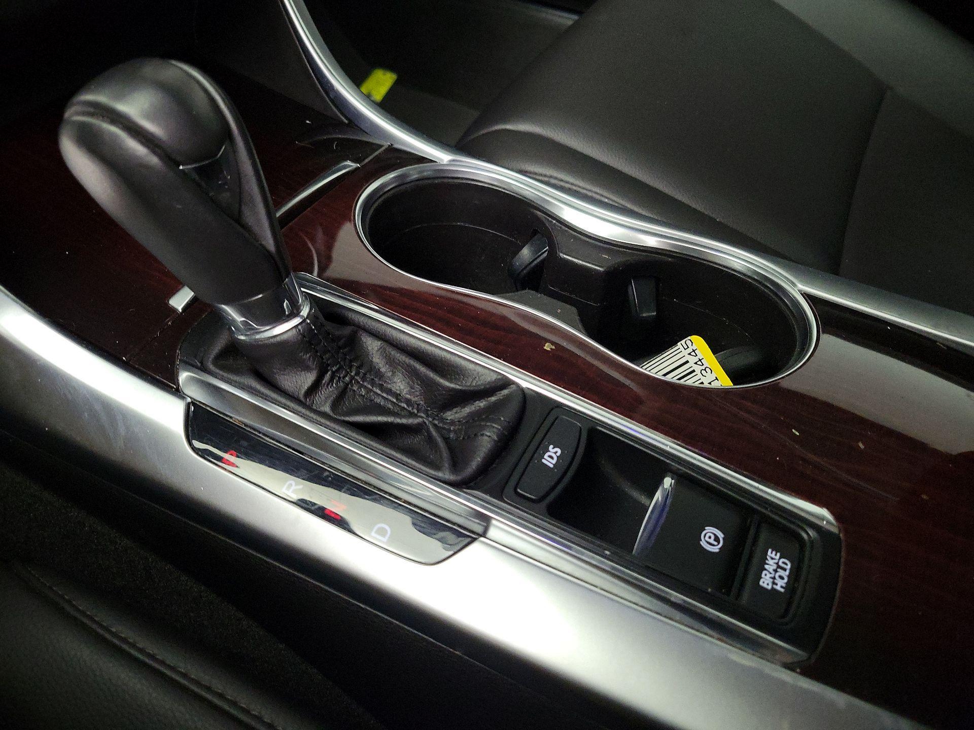 Thumbnail: 2016 Acura TLX - 17