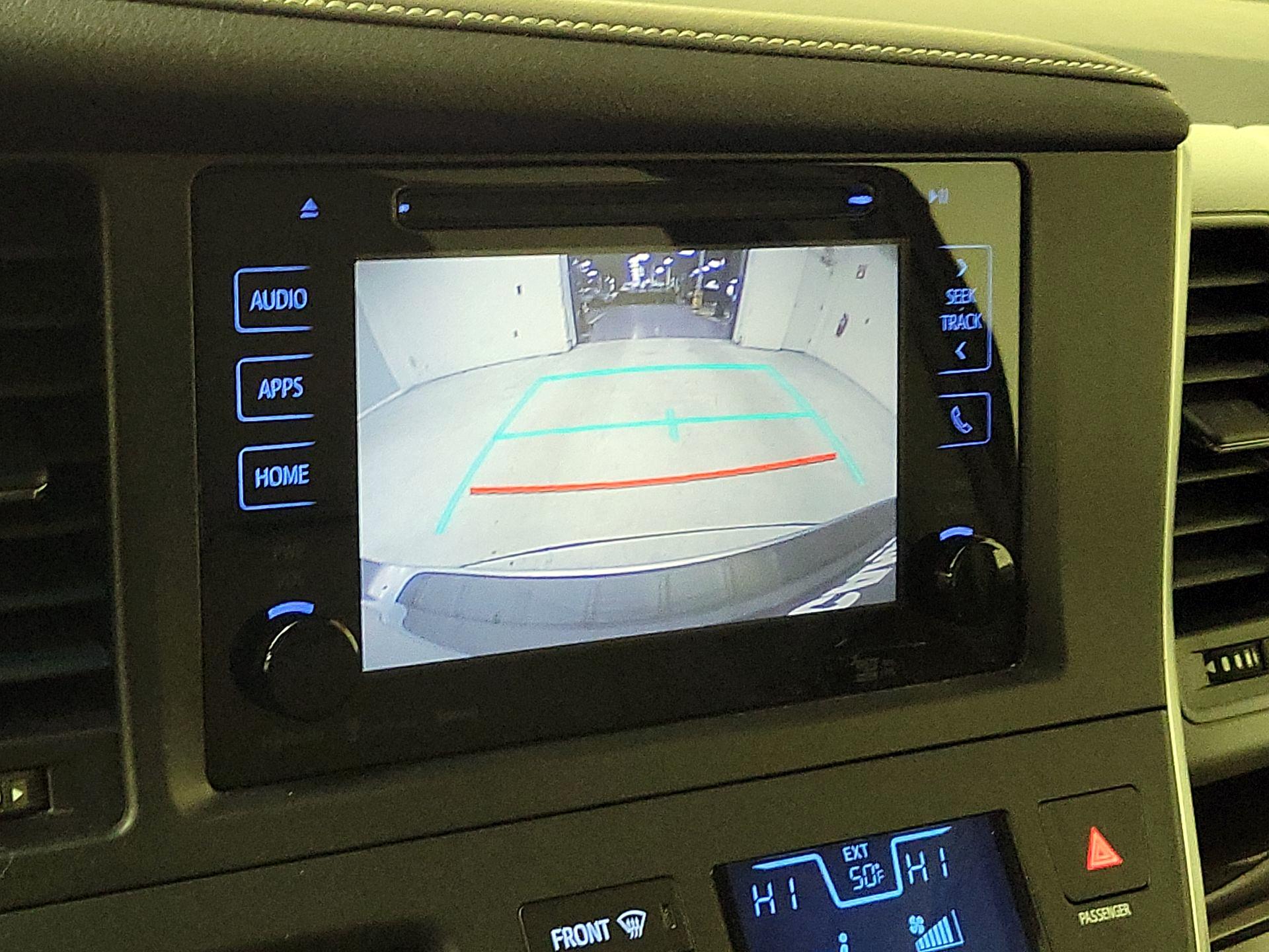 Thumbnail: 2017 Toyota Sienna - 14