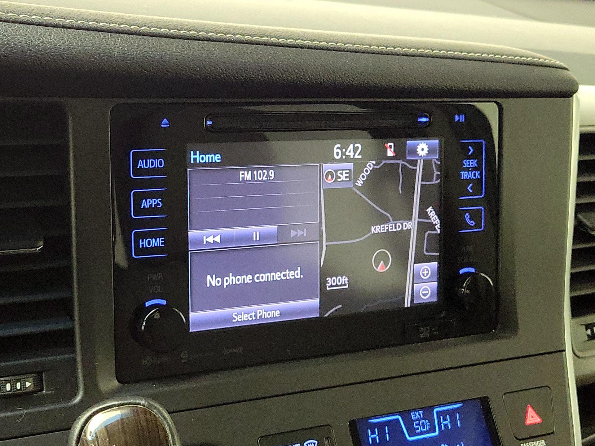 Thumbnail: 2017 Toyota Sienna - 15