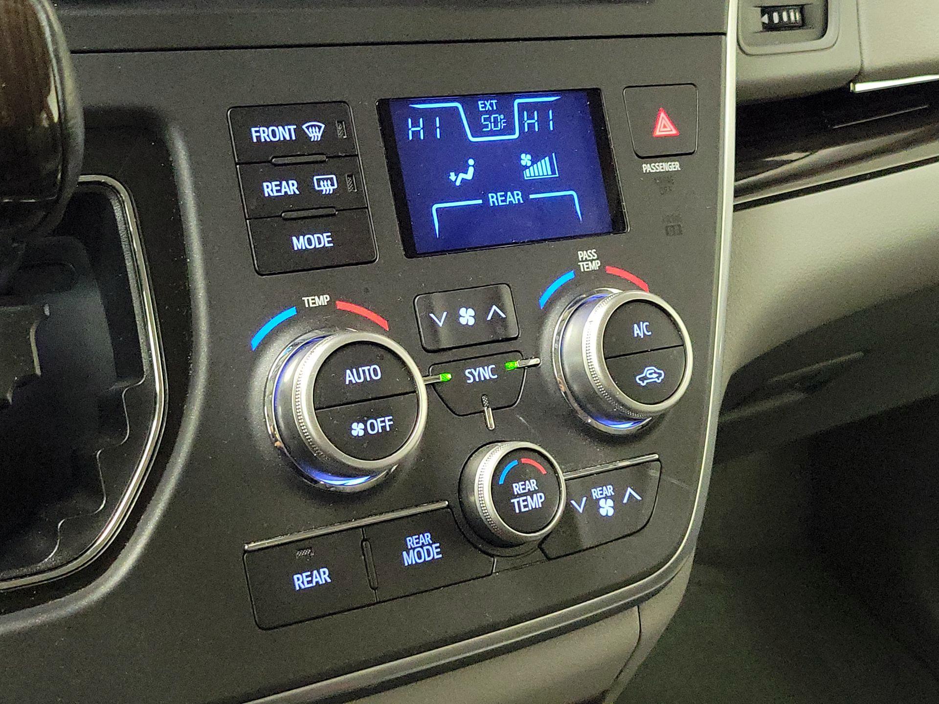 Thumbnail: 2017 Toyota Sienna - 16