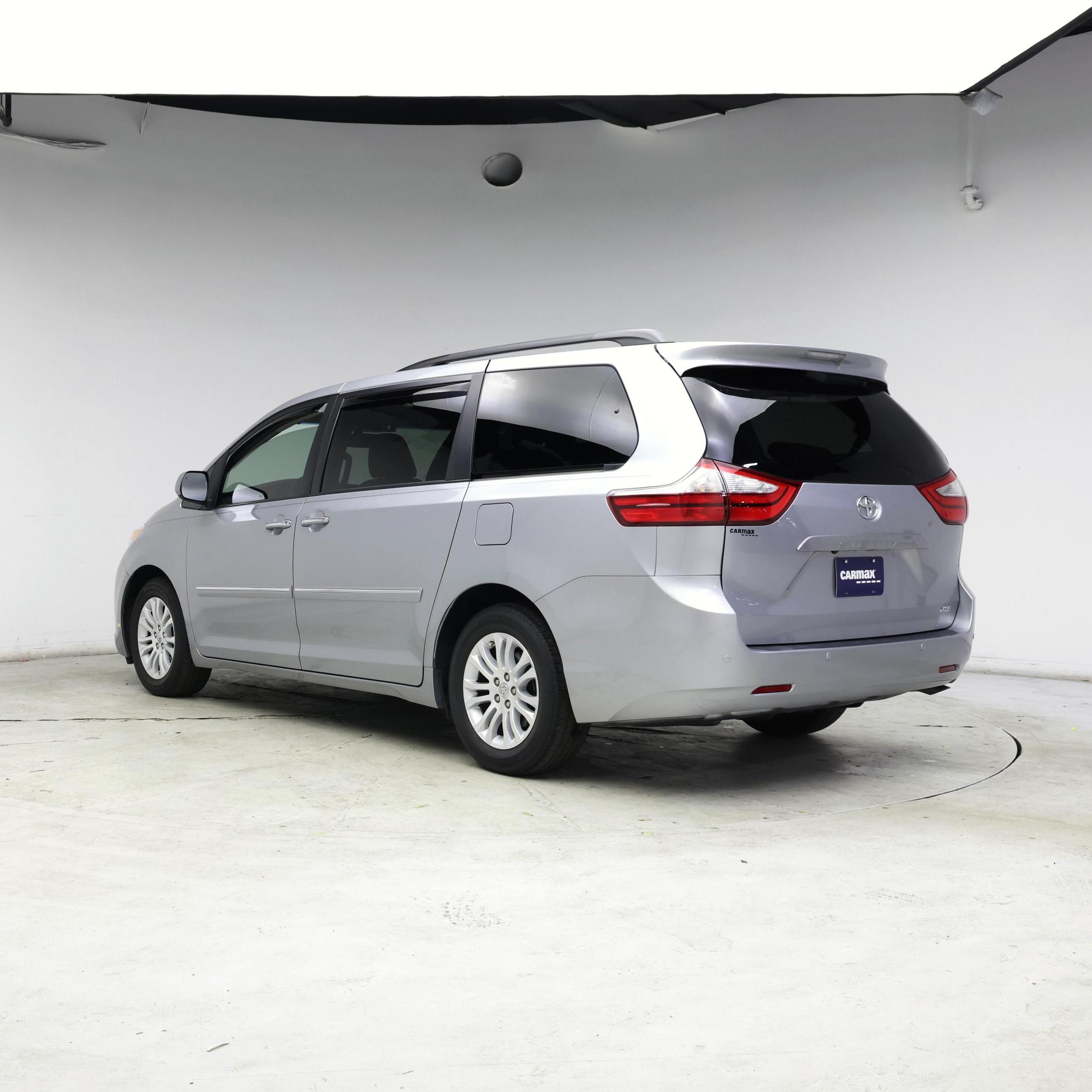 Thumbnail: 2017 Toyota Sienna - 2