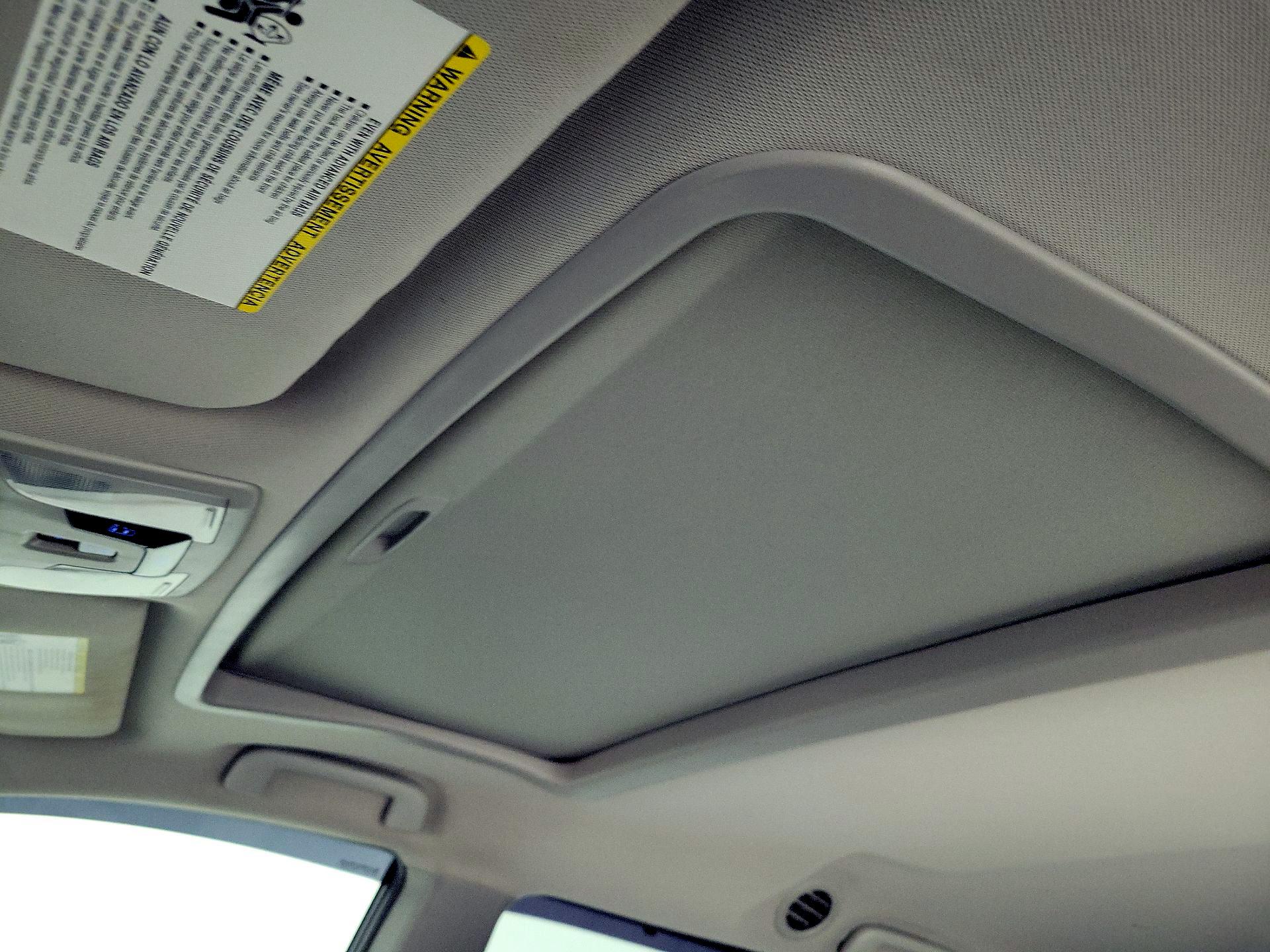 Thumbnail: 2017 Toyota Sienna - 19