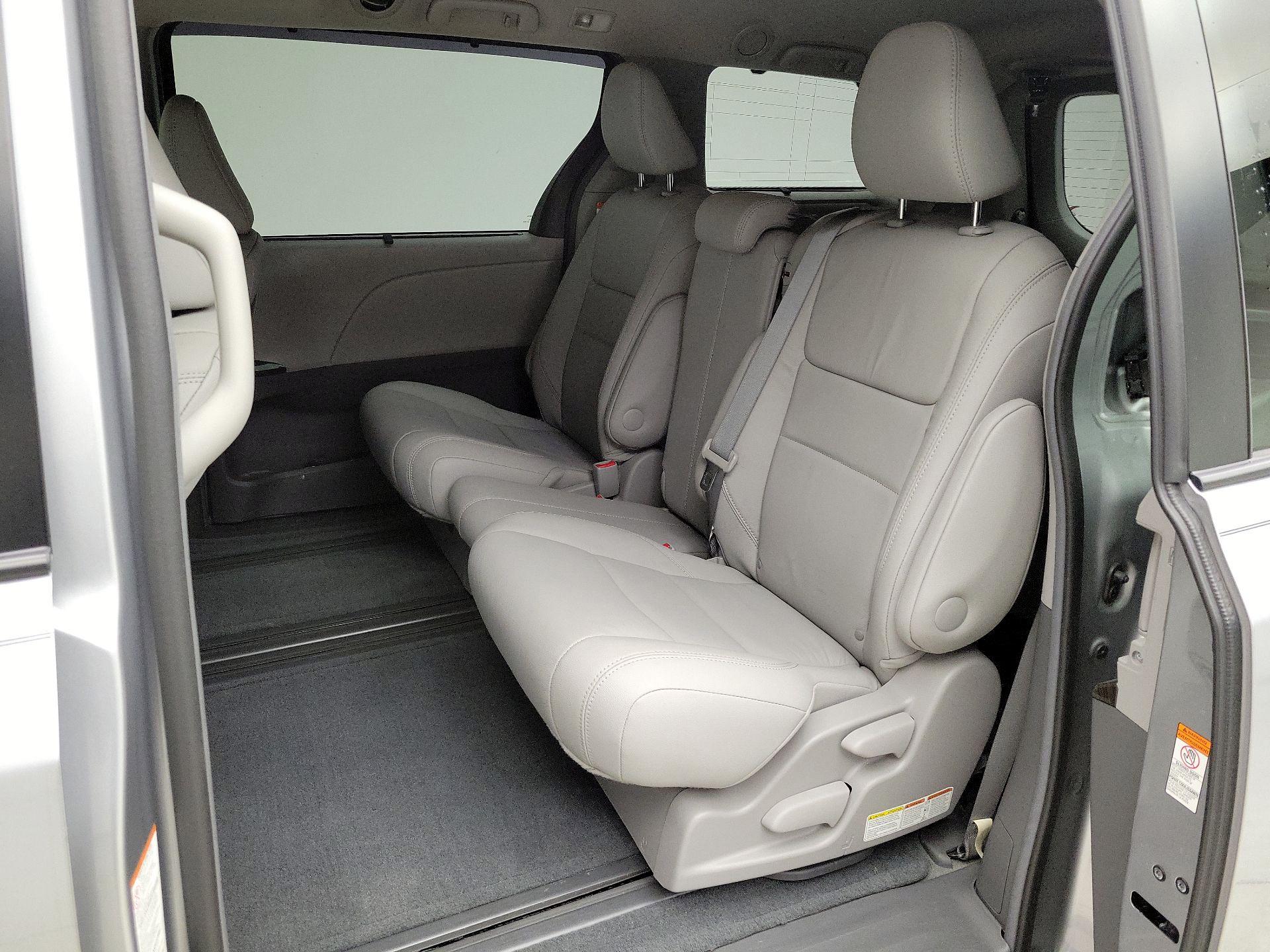 Thumbnail: 2017 Toyota Sienna - 20