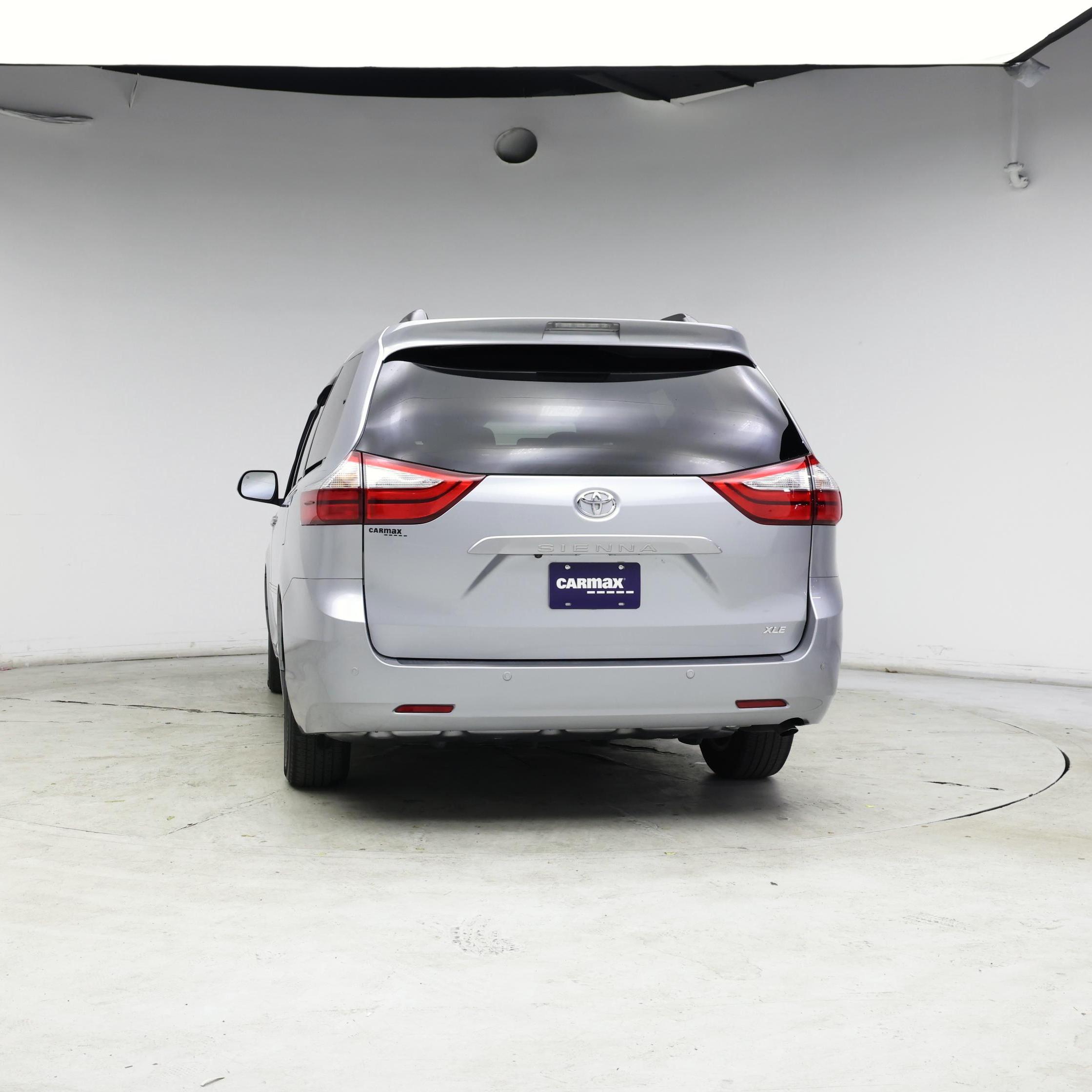 Thumbnail: 2017 Toyota Sienna - 6