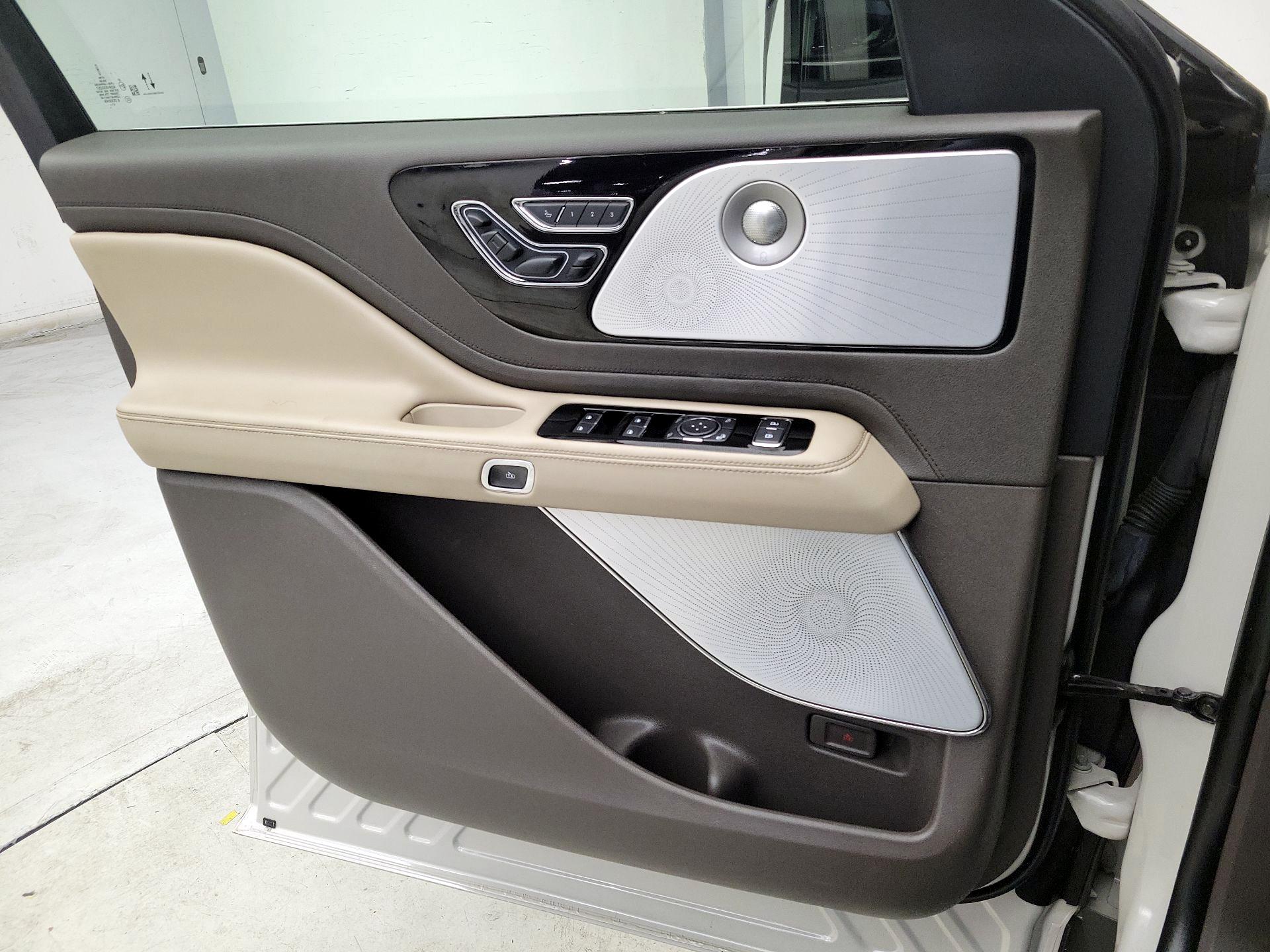 Thumbnail: 2022 Lincoln Aviator - 10