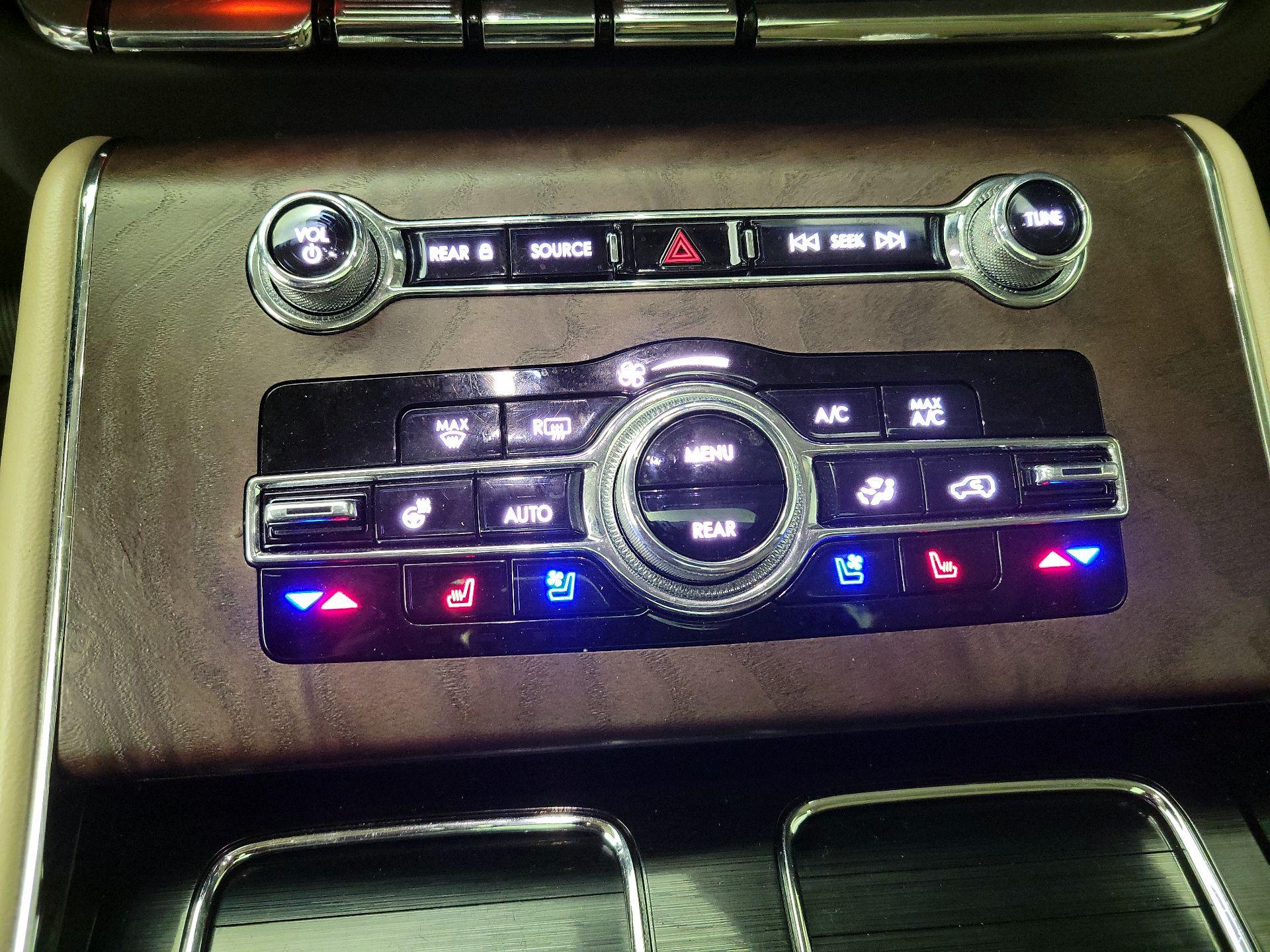 Thumbnail: 2022 Lincoln Aviator - 15