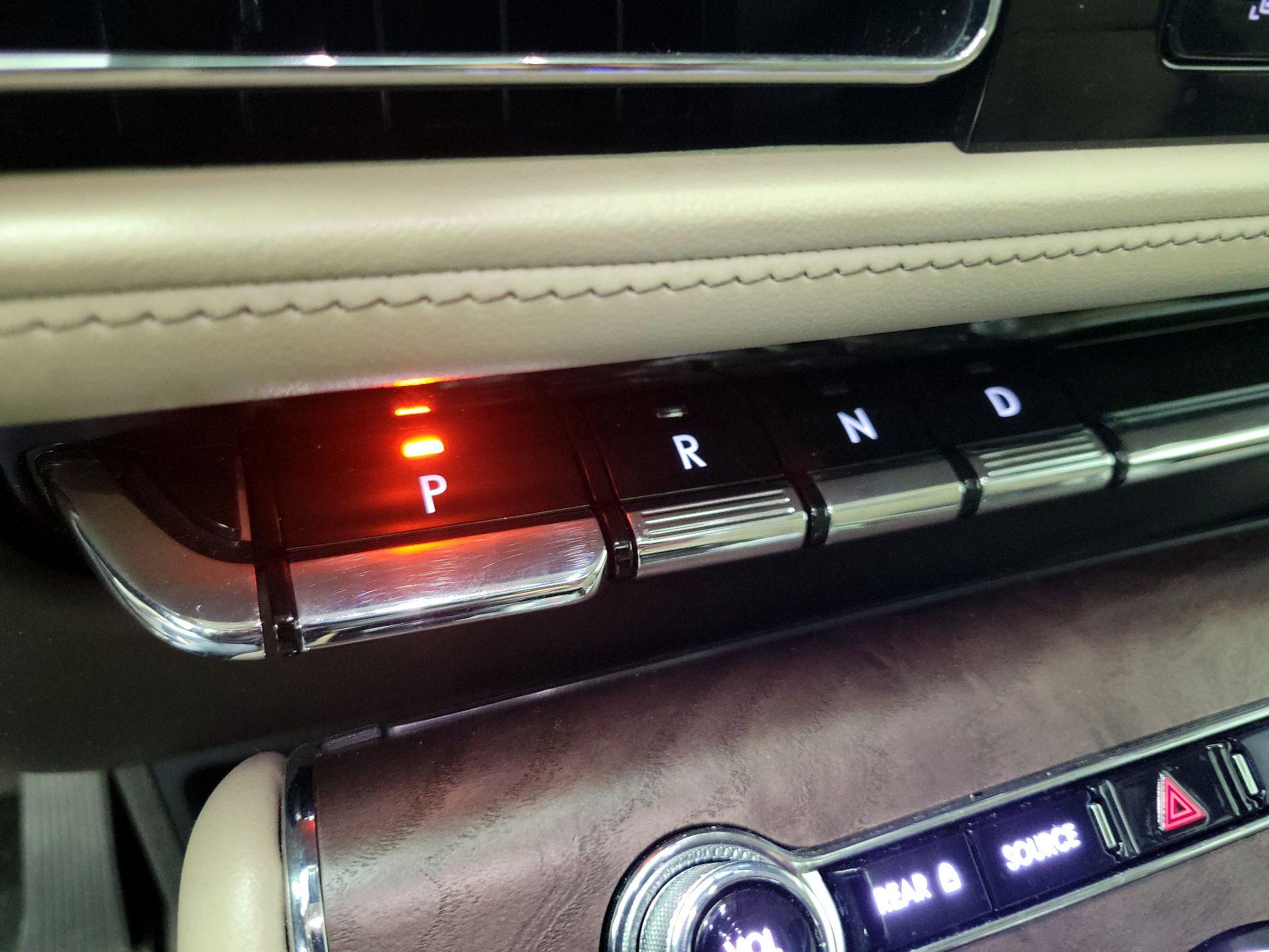 Thumbnail: 2022 Lincoln Aviator - 16