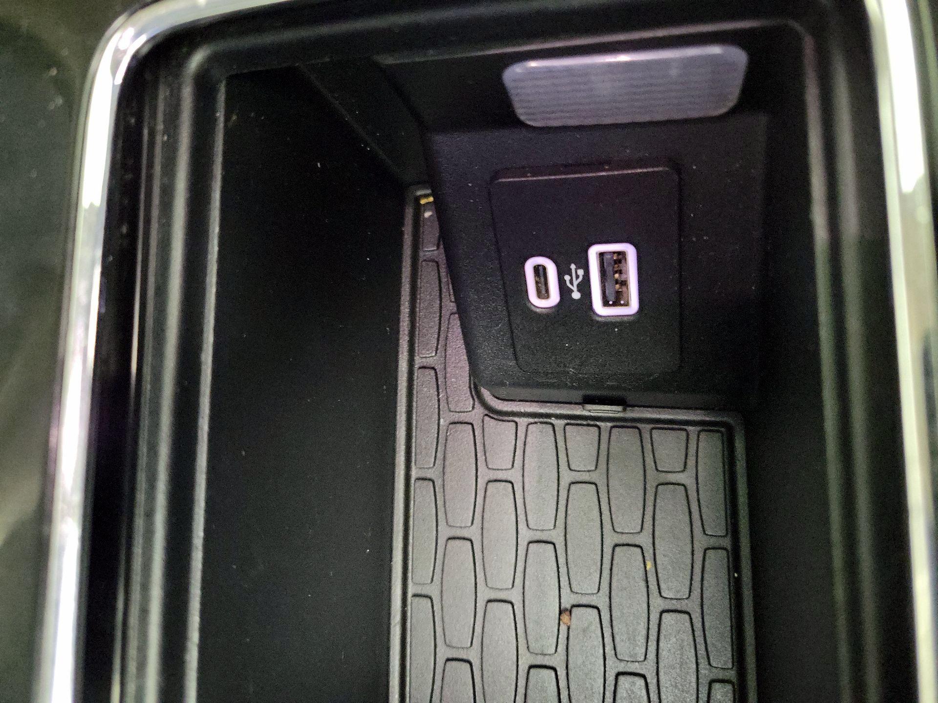 Thumbnail: 2022 Lincoln Aviator - 17