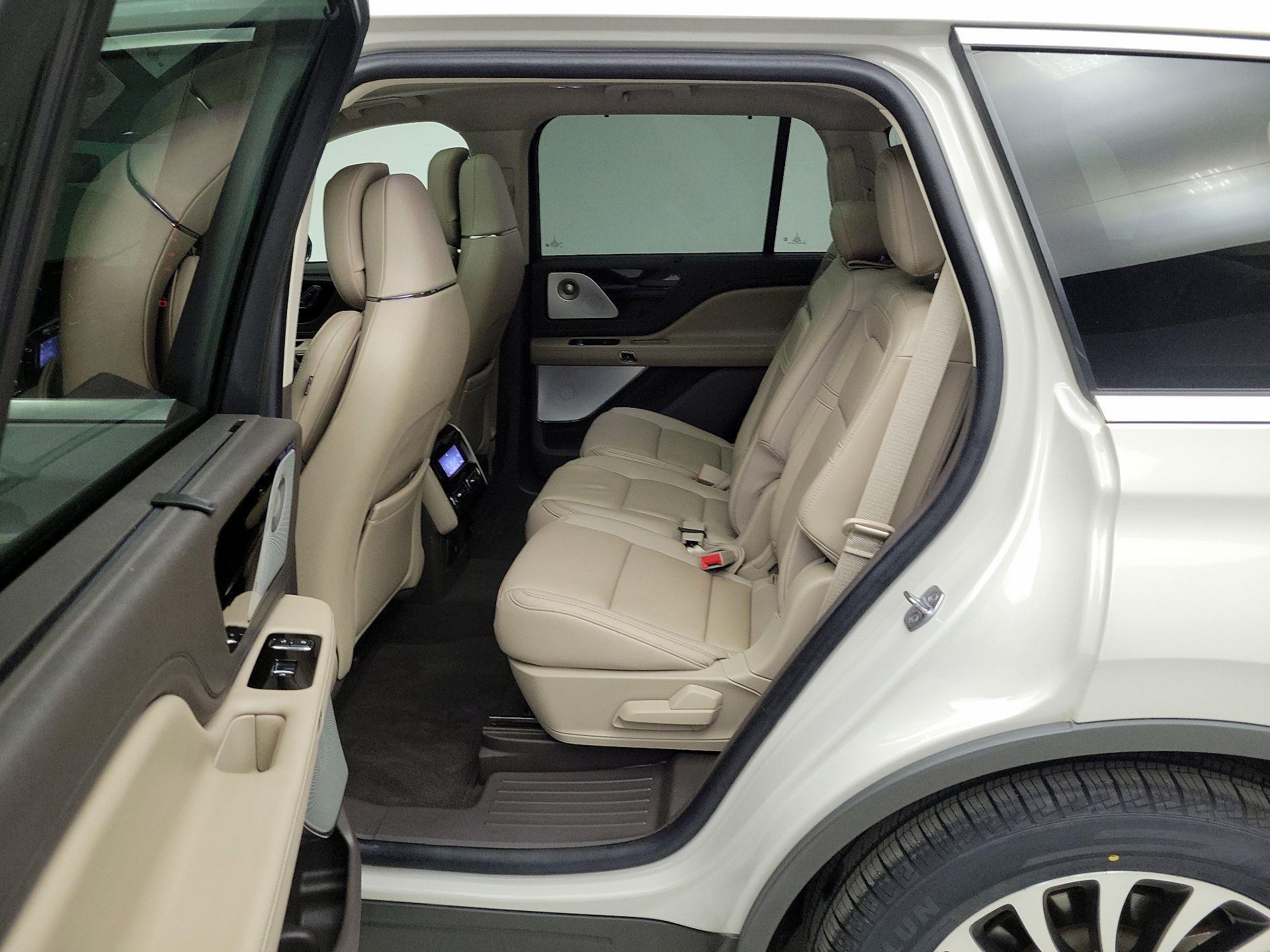 Thumbnail: 2022 Lincoln Aviator - 19