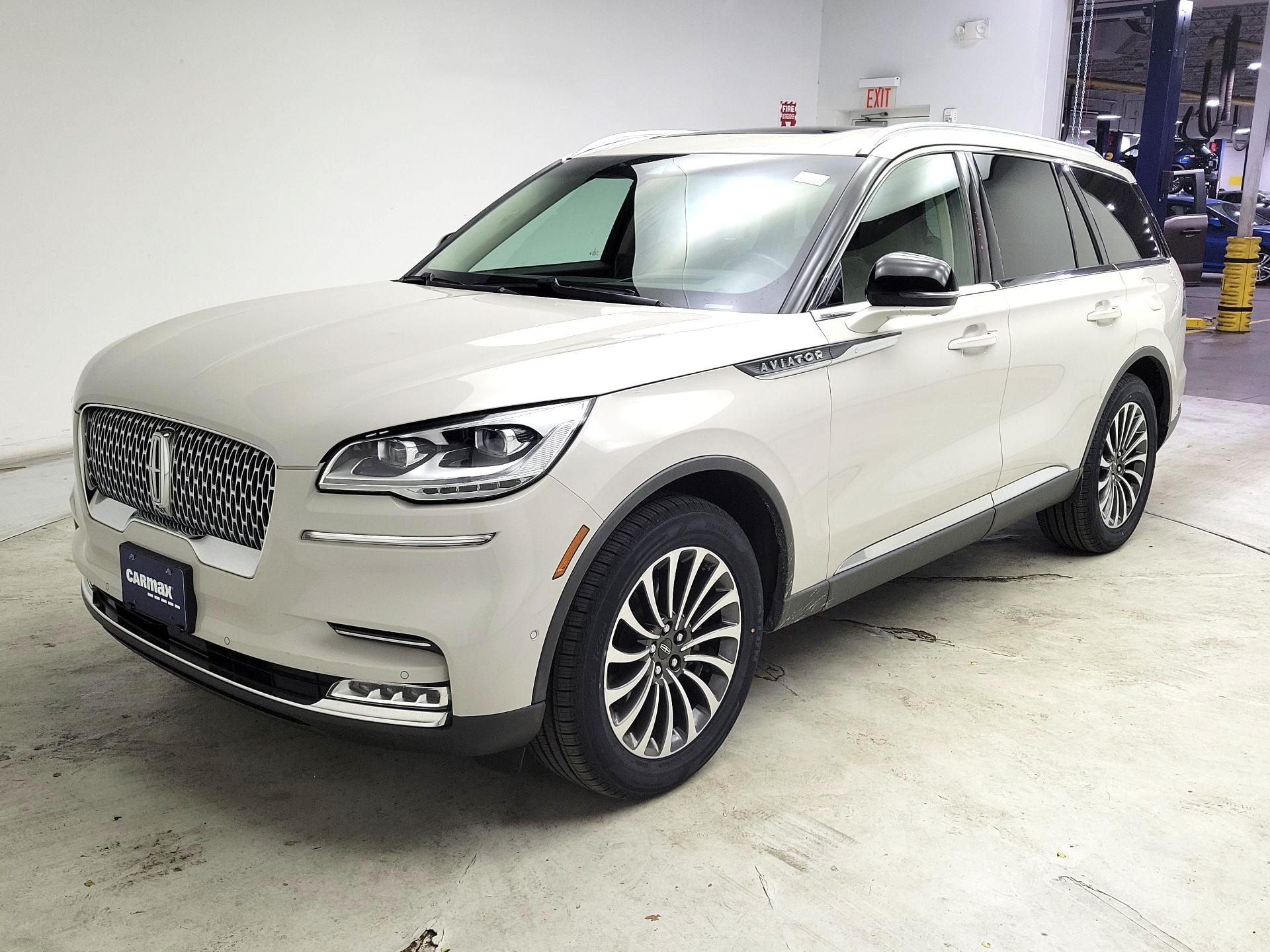 Thumbnail: 2022 Lincoln Aviator - 3