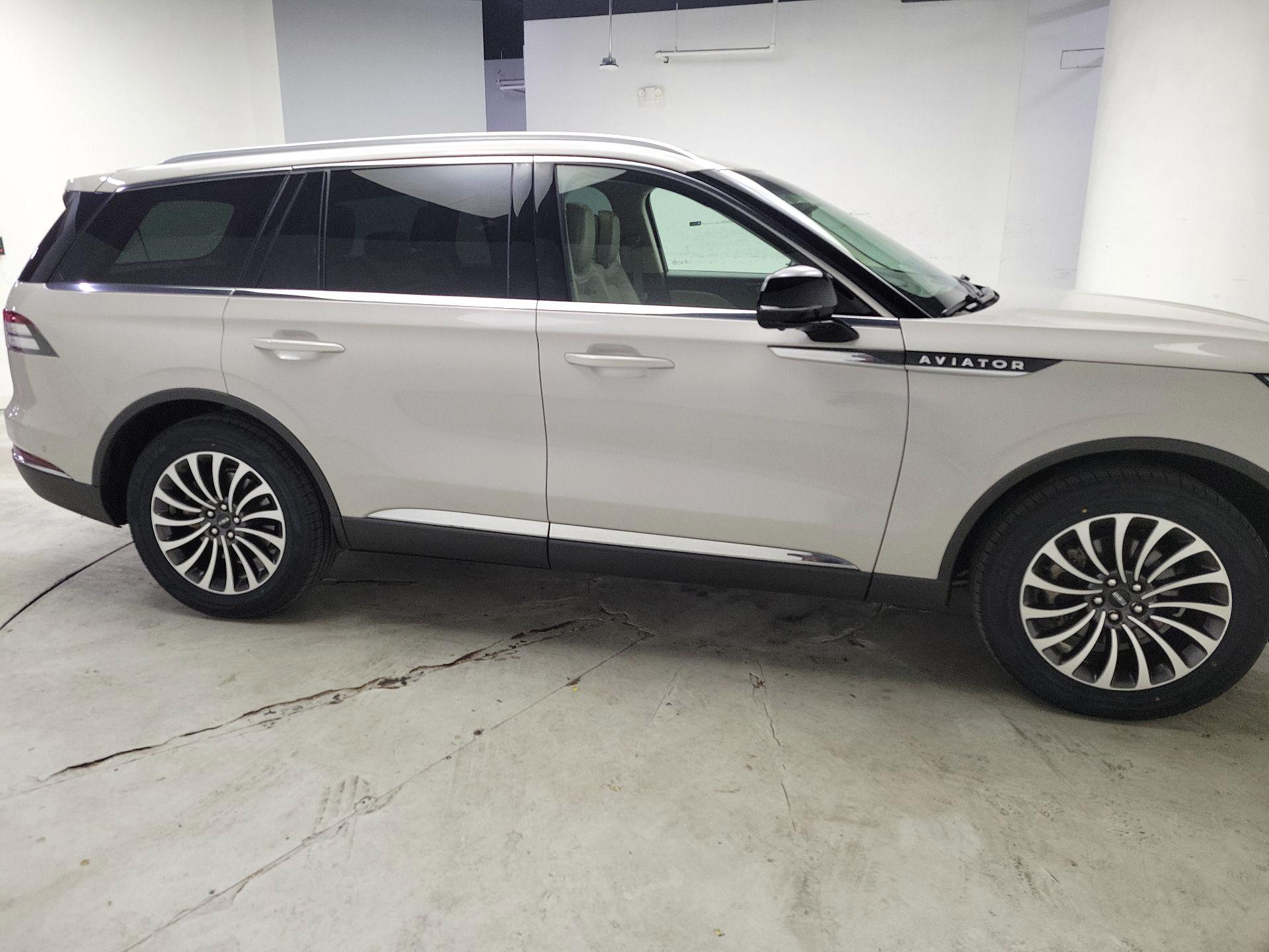 Thumbnail: 2022 Lincoln Aviator - 4