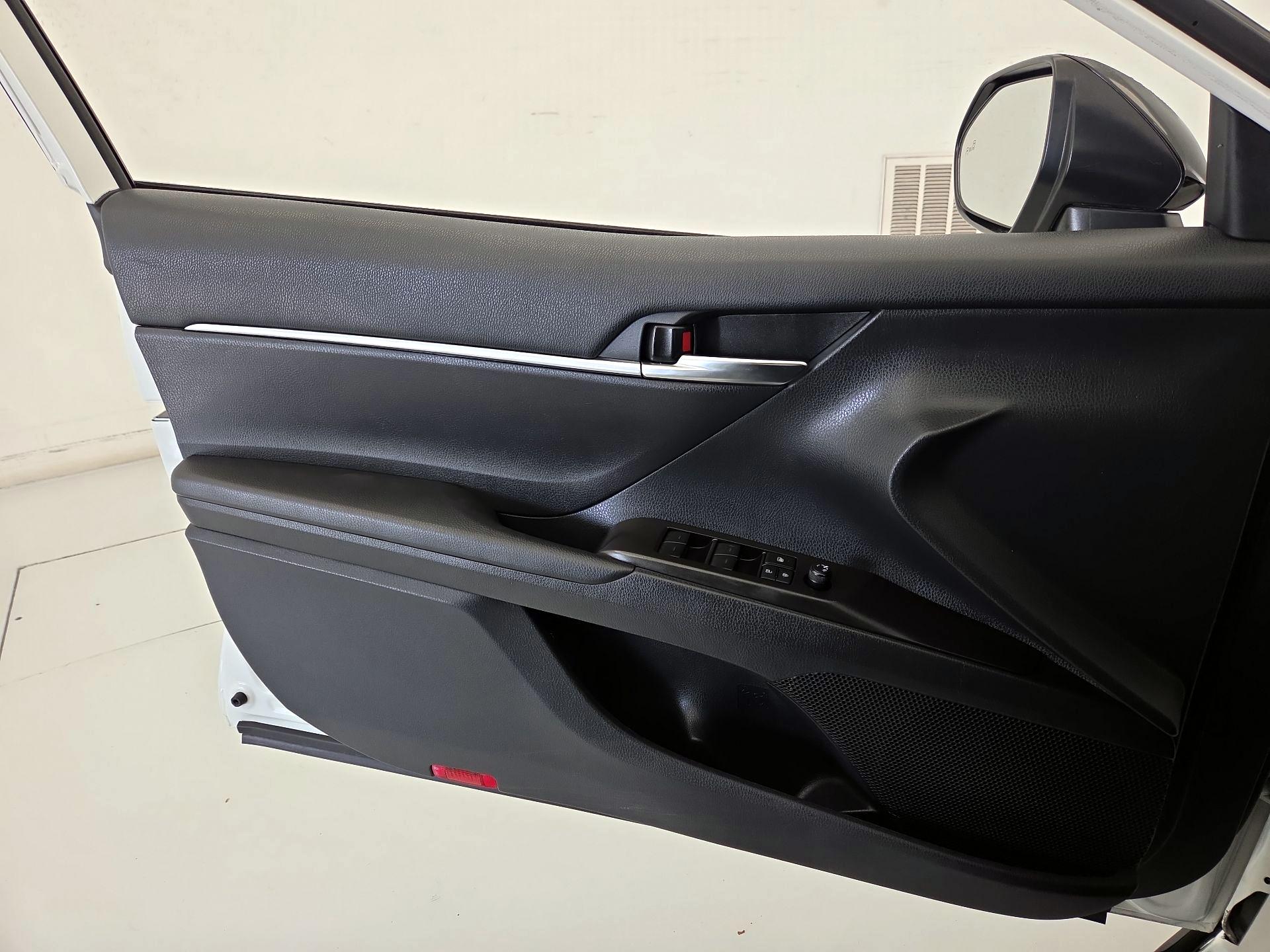 Thumbnail: 2022 Toyota Camry - 12