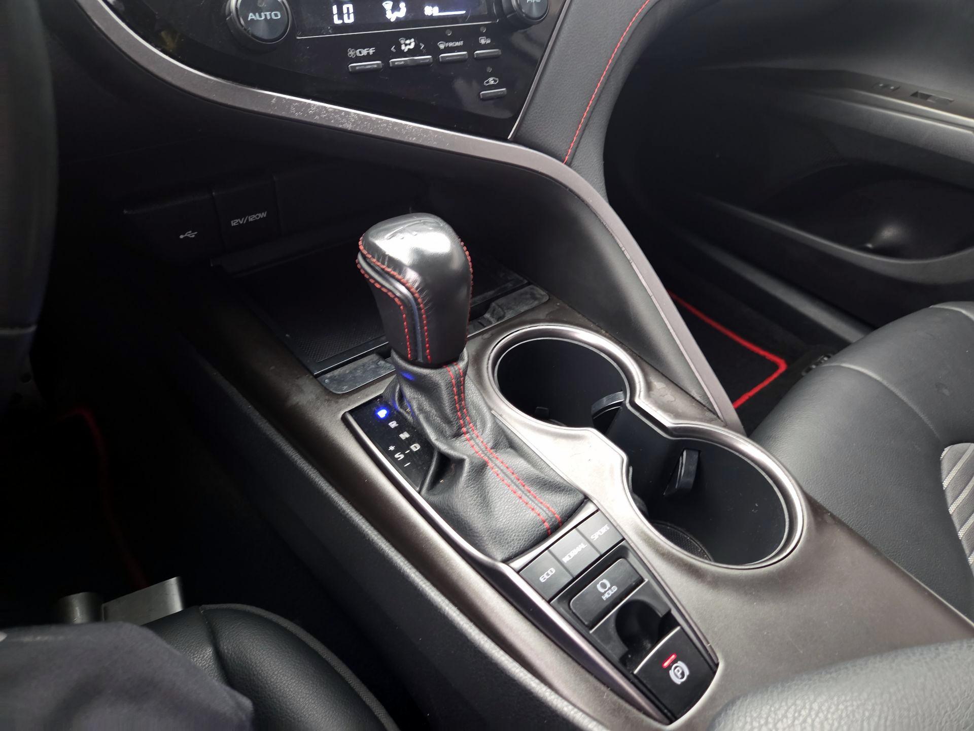 Thumbnail: 2022 Toyota Camry - 17