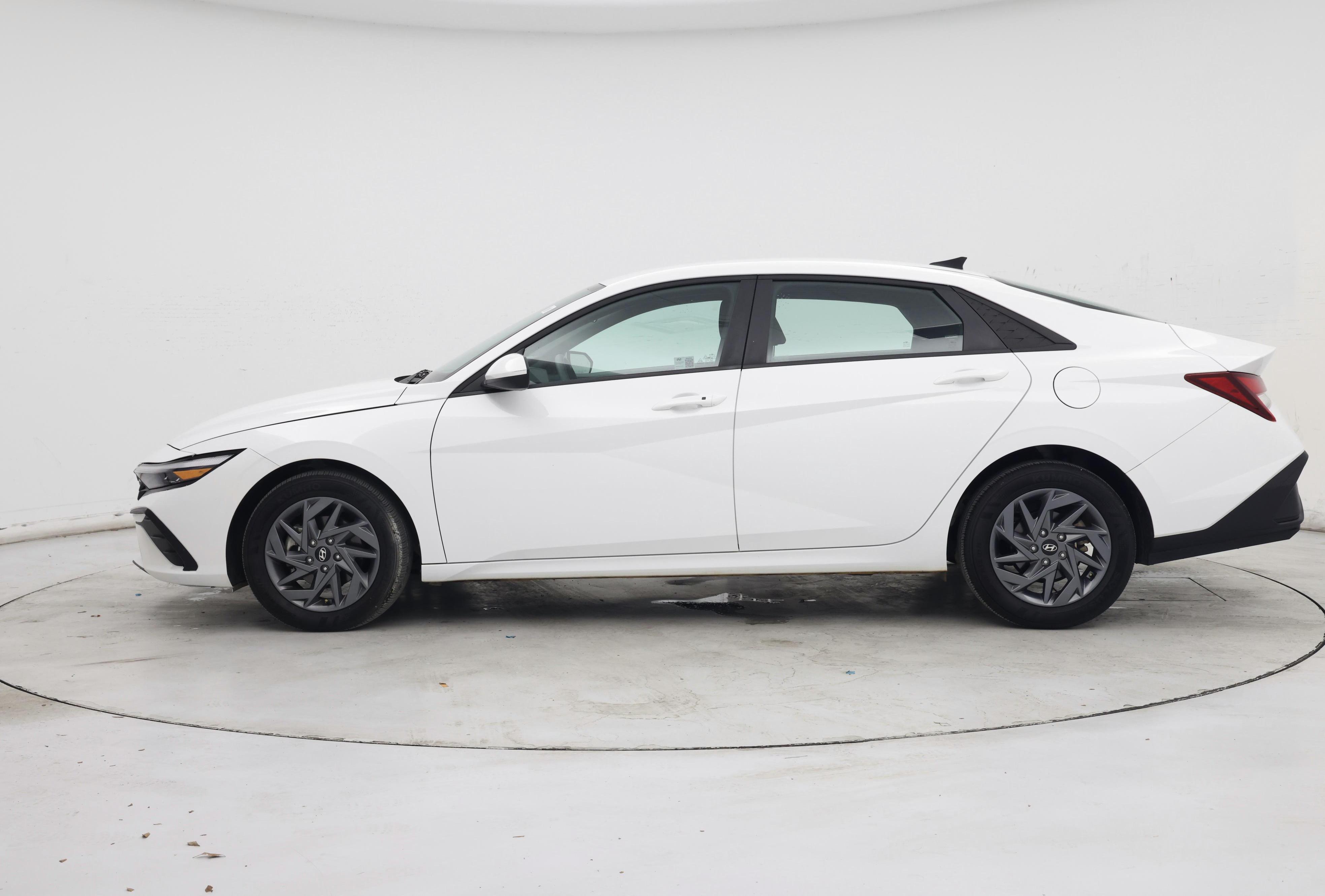 Thumbnail: 2024 Hyundai Elantra - 3