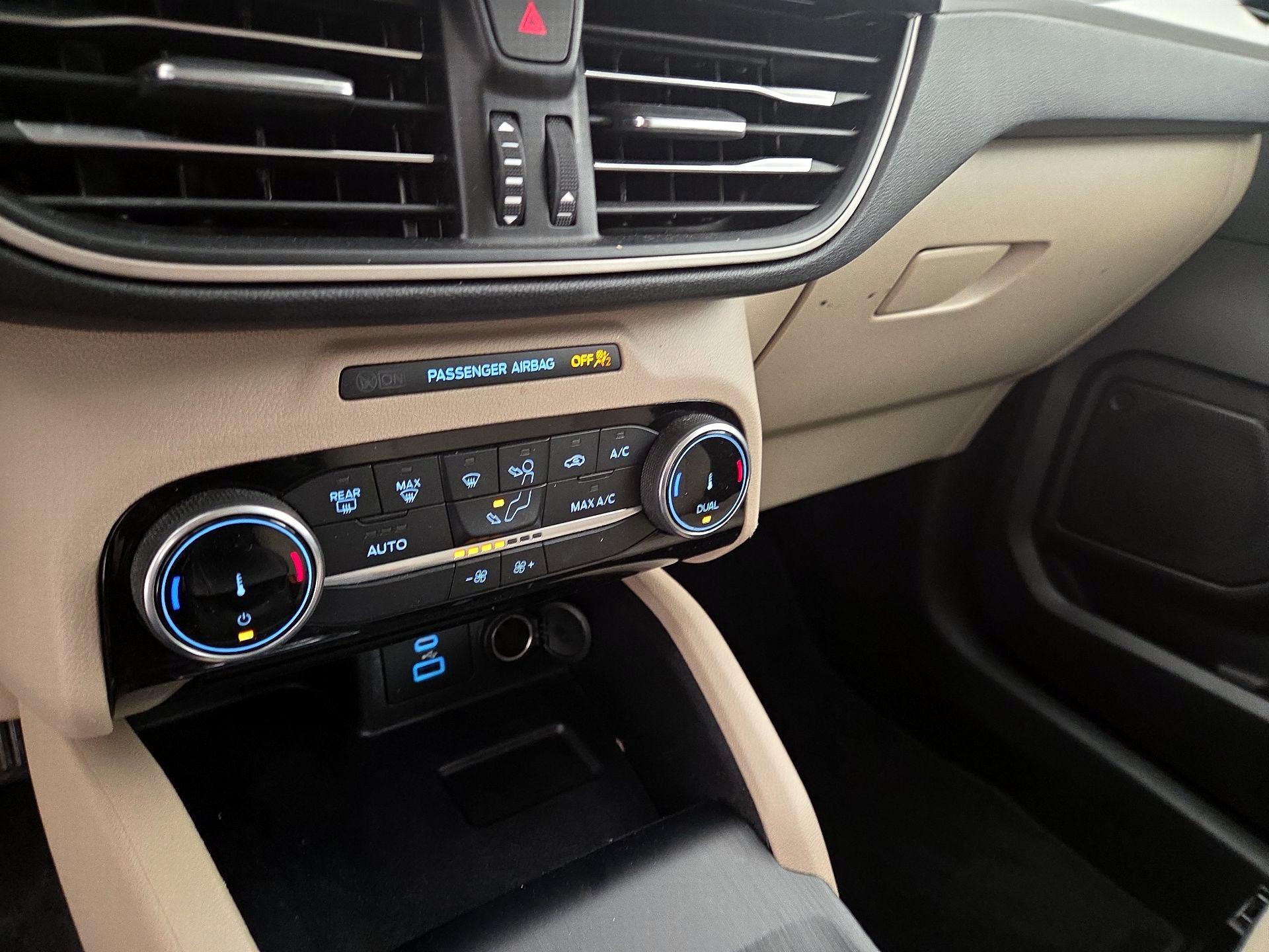 Thumbnail: 2022 Ford Escape - 16