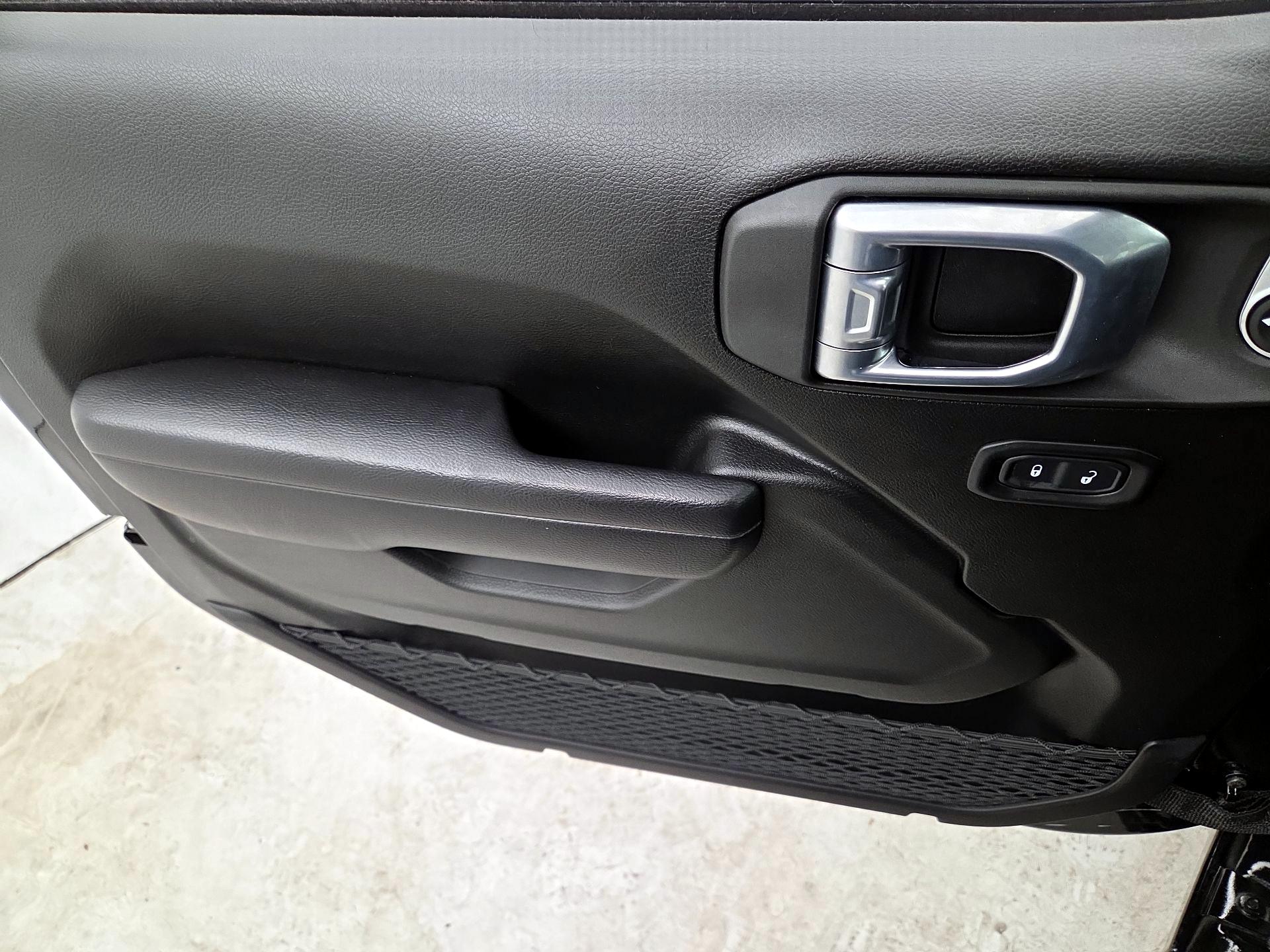 Thumbnail: 2021 Jeep Gladiator - 12