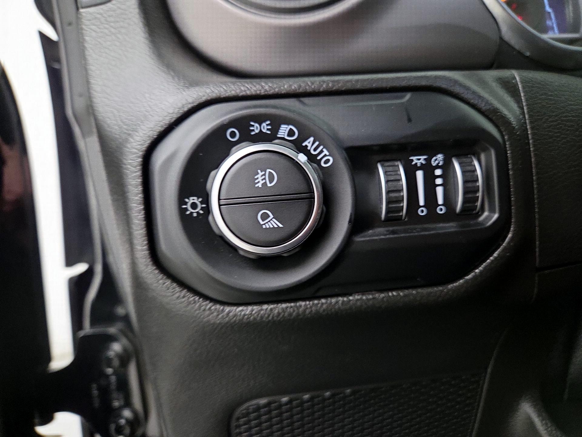 Thumbnail: 2021 Jeep Gladiator - 13