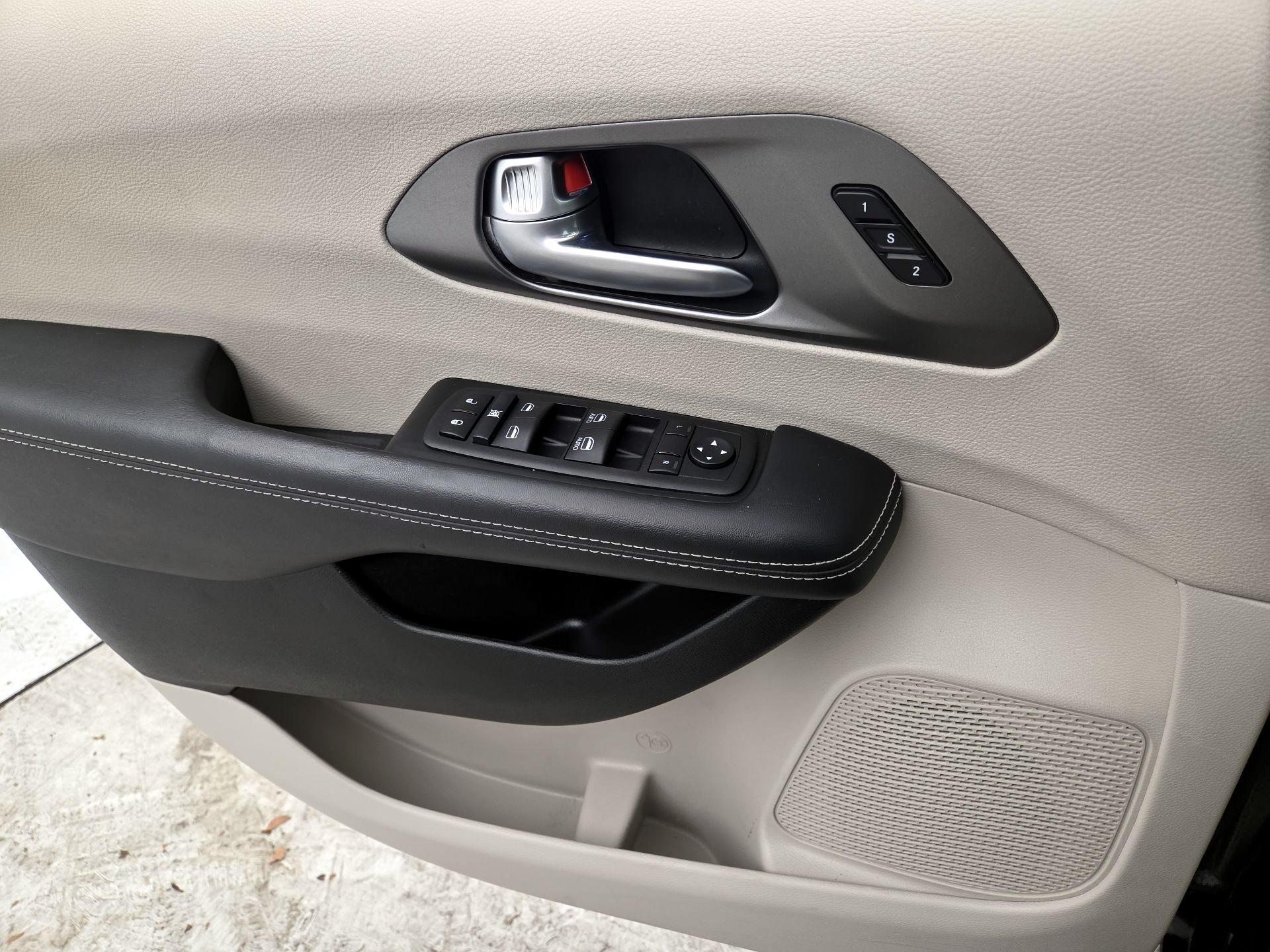 Thumbnail: 2024 Chrysler Pacifica - 12