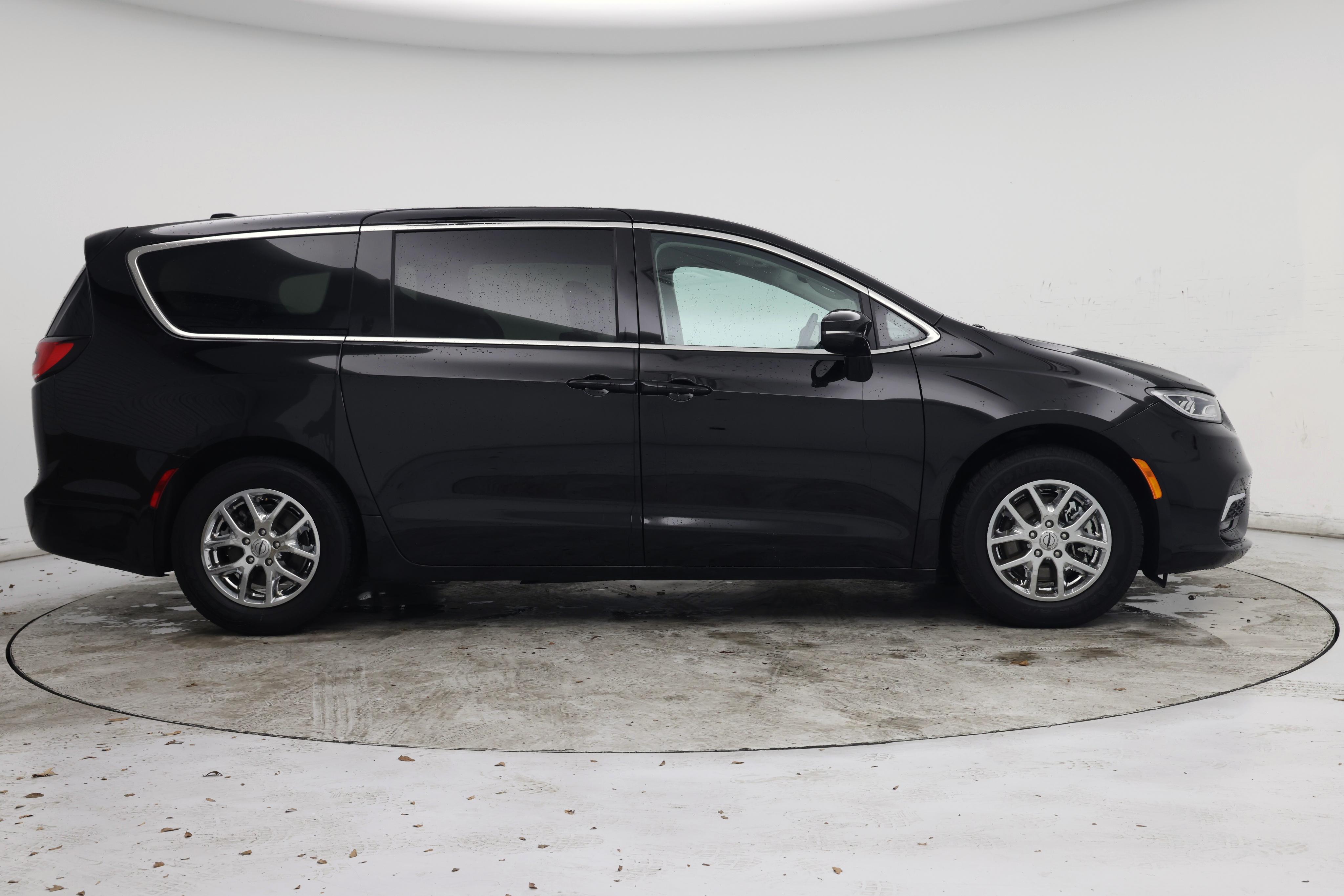 Thumbnail: 2024 Chrysler Pacifica - 7