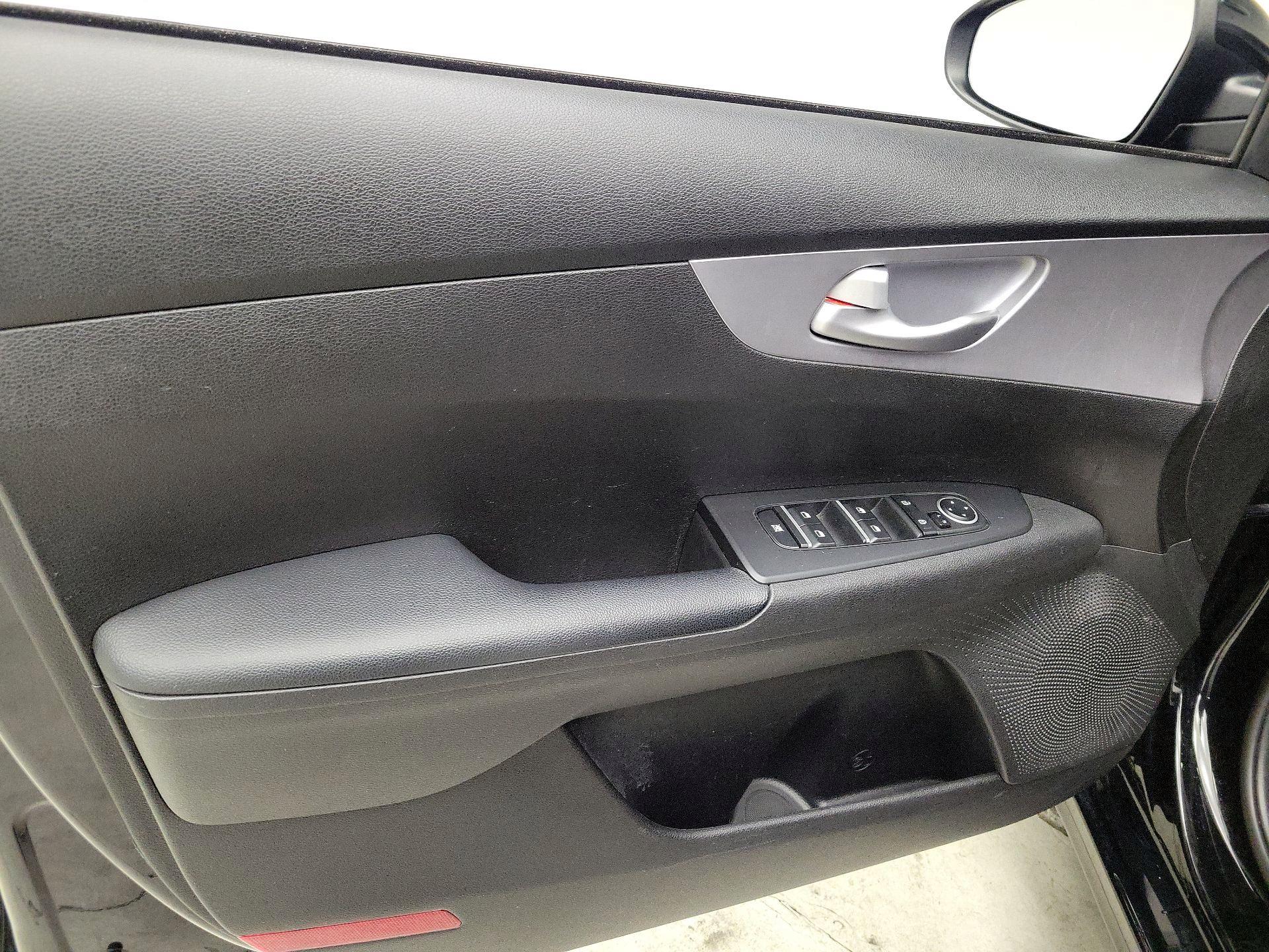 Thumbnail: 2023 Kia Forte - 12