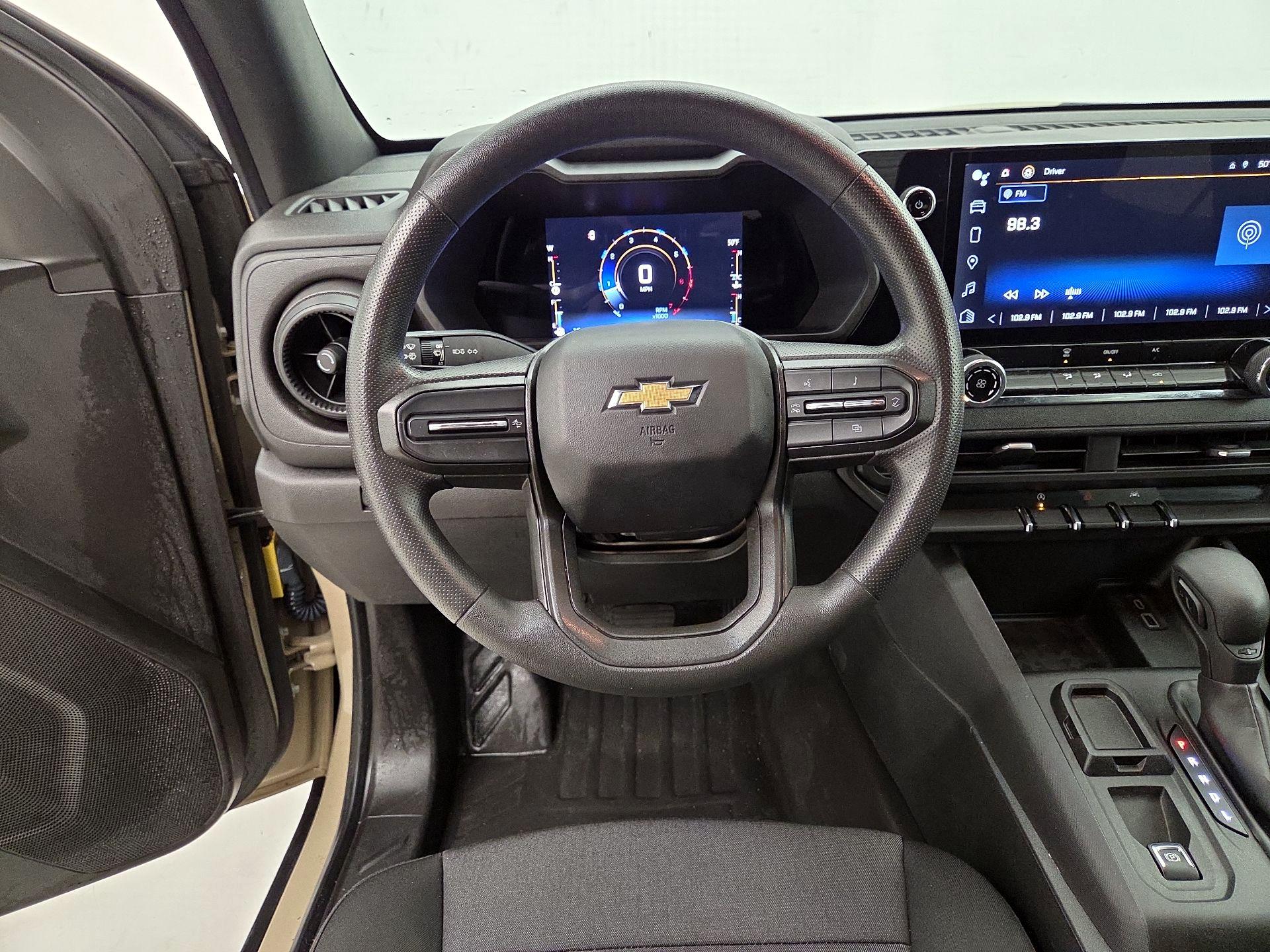 Thumbnail: 2023 Chevrolet Colorado - 10