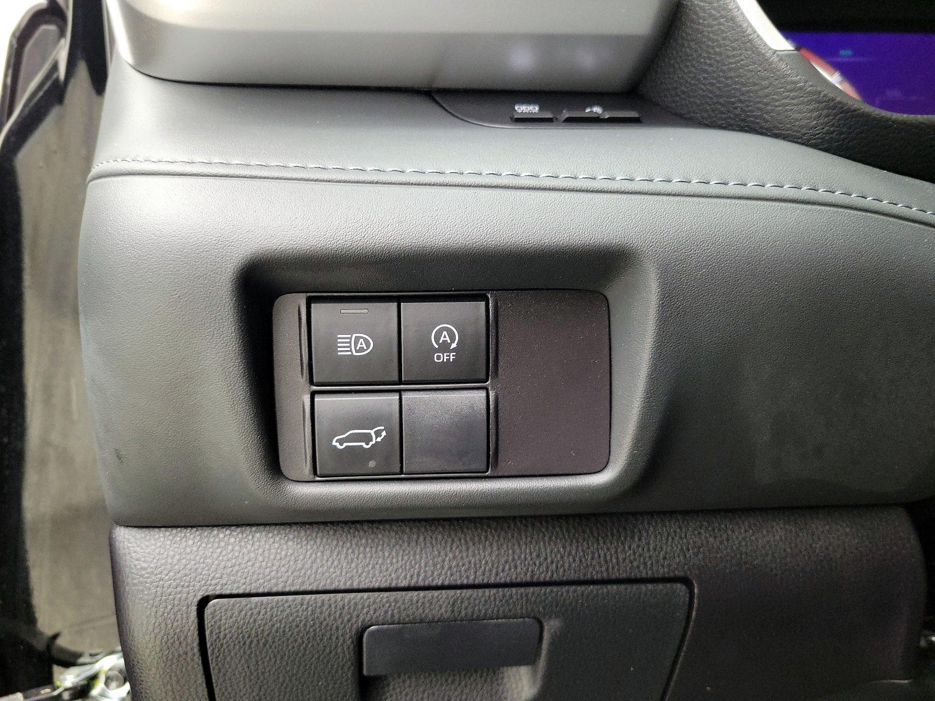 Thumbnail: 2023 Toyota Highlander - 13