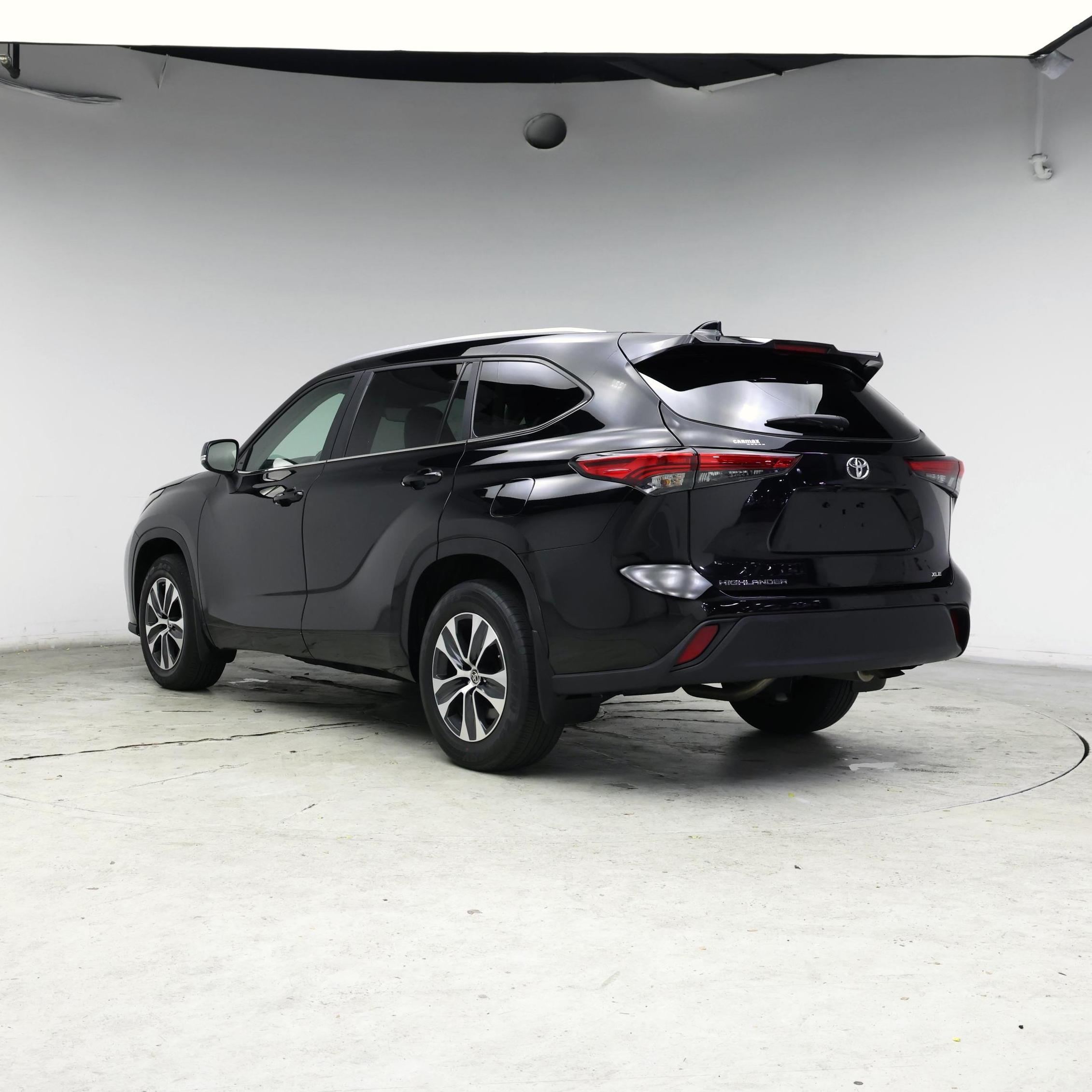 Thumbnail: 2023 Toyota Highlander - 2