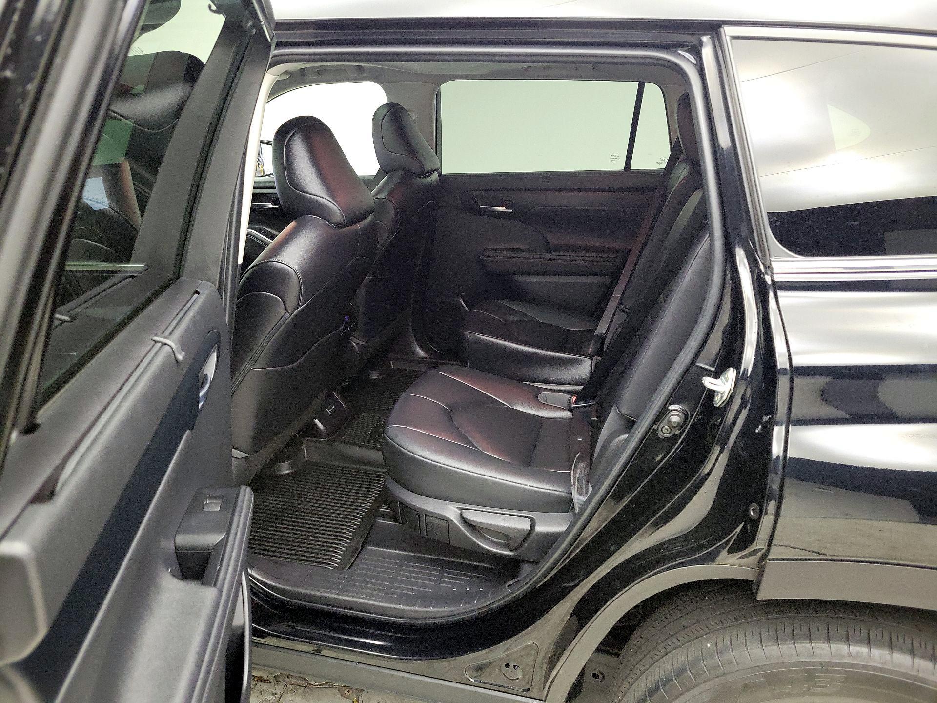 Thumbnail: 2023 Toyota Highlander - 20