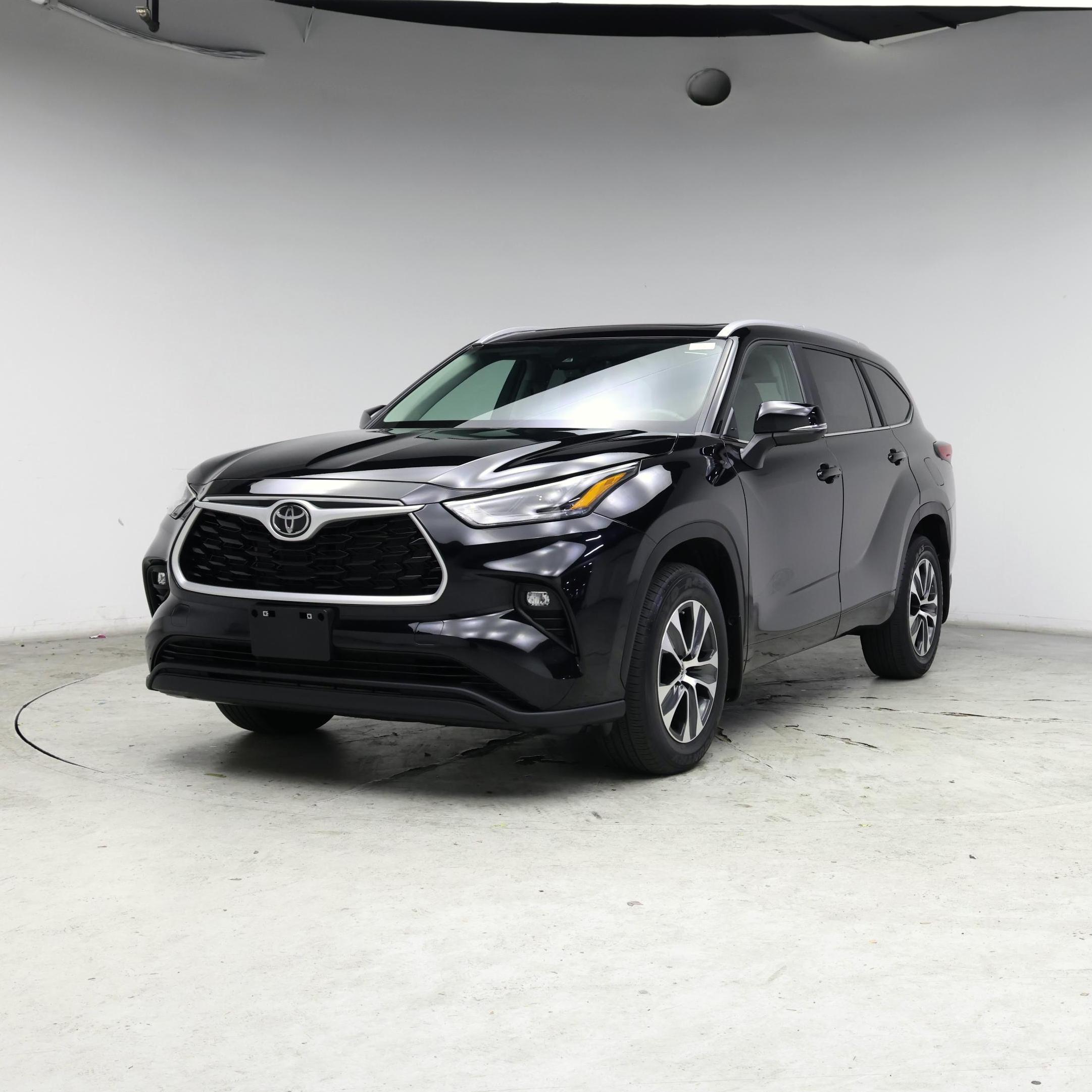 Thumbnail: 2023 Toyota Highlander - 4