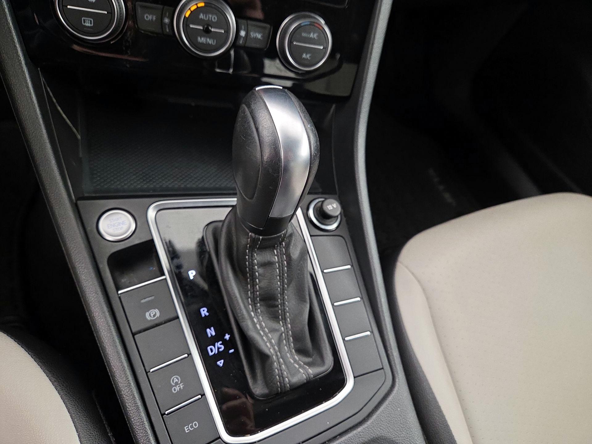 Thumbnail: 2021 Volkswagen Jetta - 16