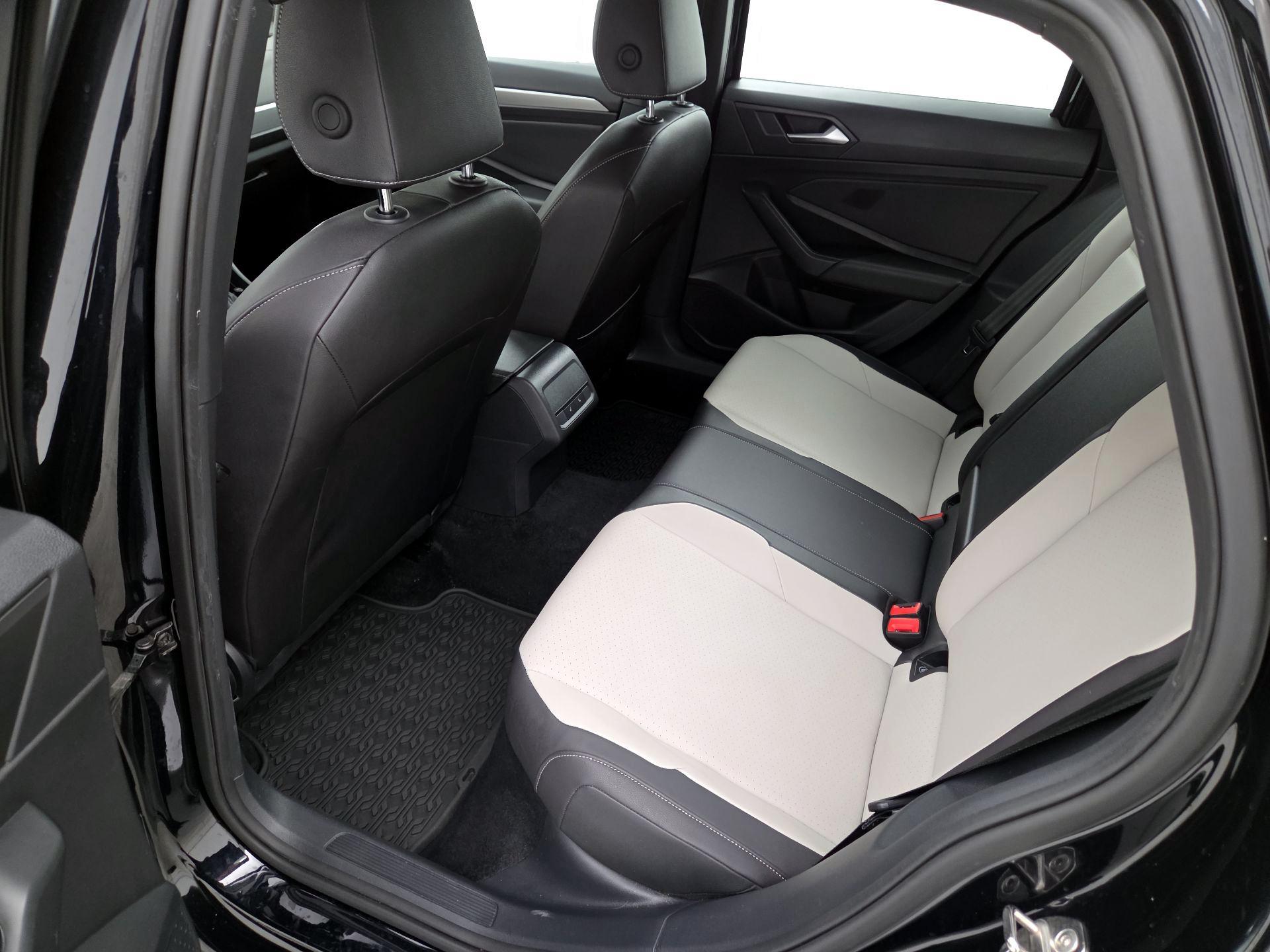 Thumbnail: 2021 Volkswagen Jetta - 18