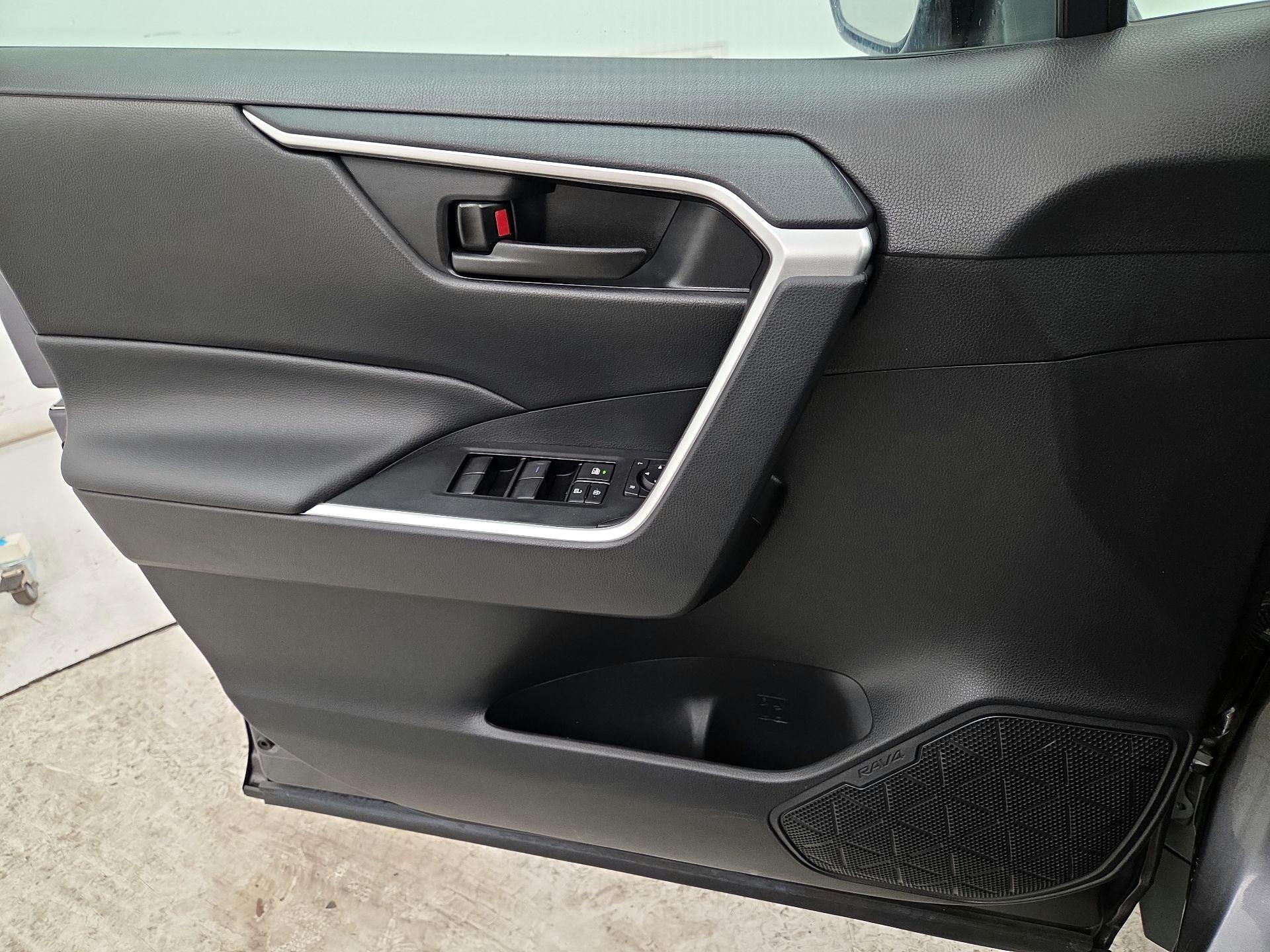 Thumbnail: 2021 Toyota RAV4 - 12