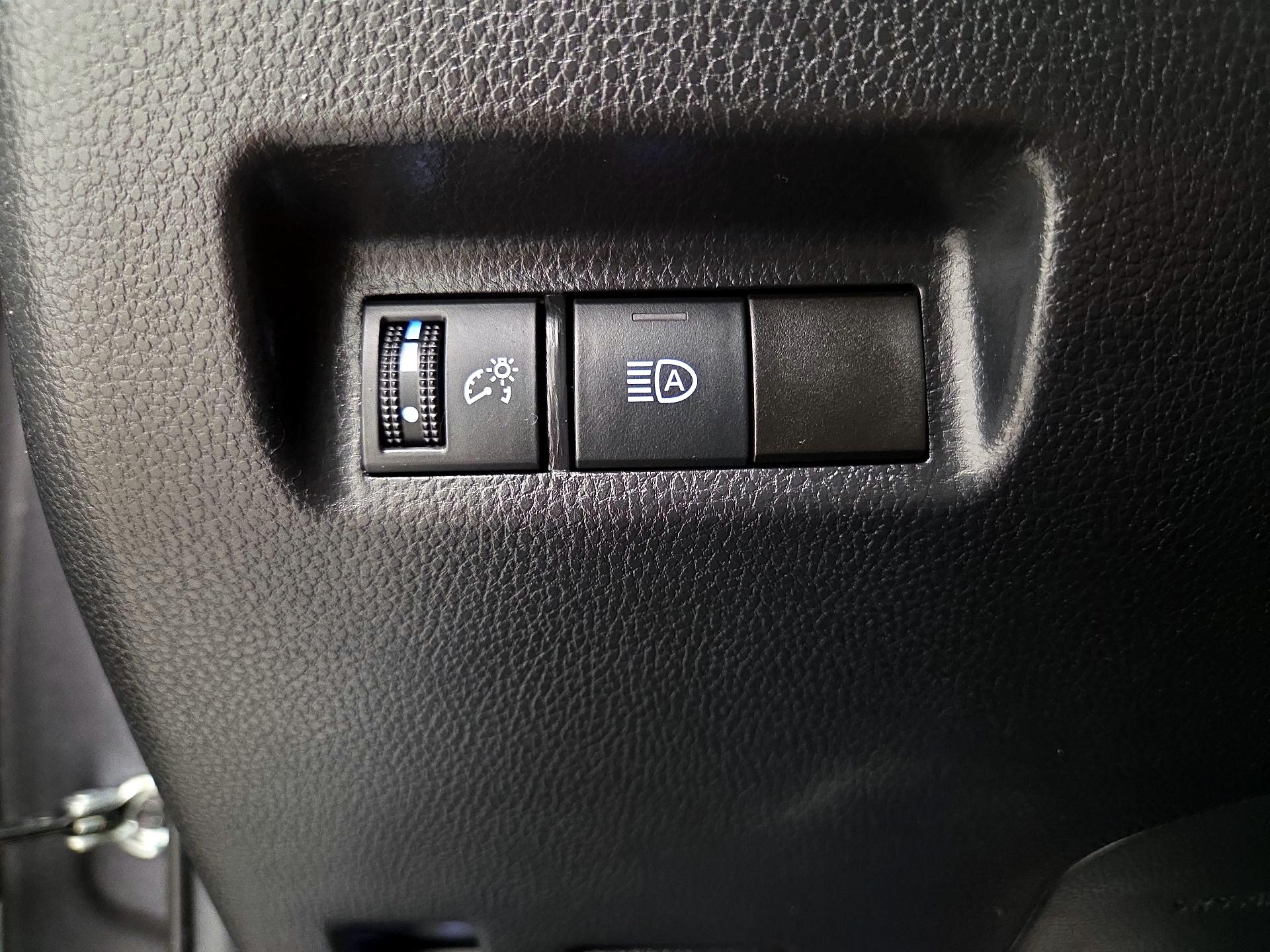 Thumbnail: 2021 Toyota RAV4 - 13