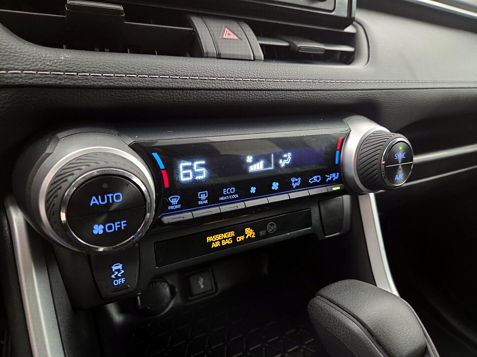 Thumbnail: 2021 Toyota RAV4 - 16