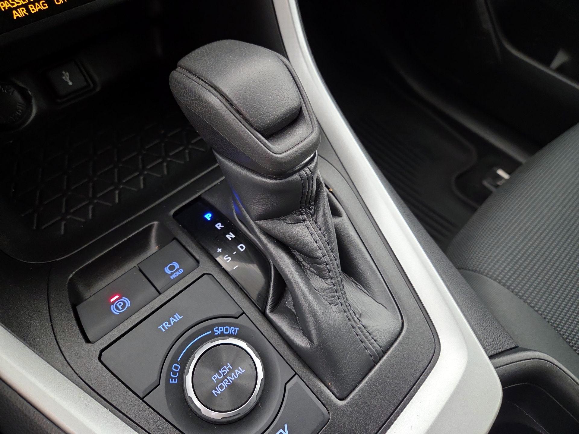 Thumbnail: 2021 Toyota RAV4 - 17