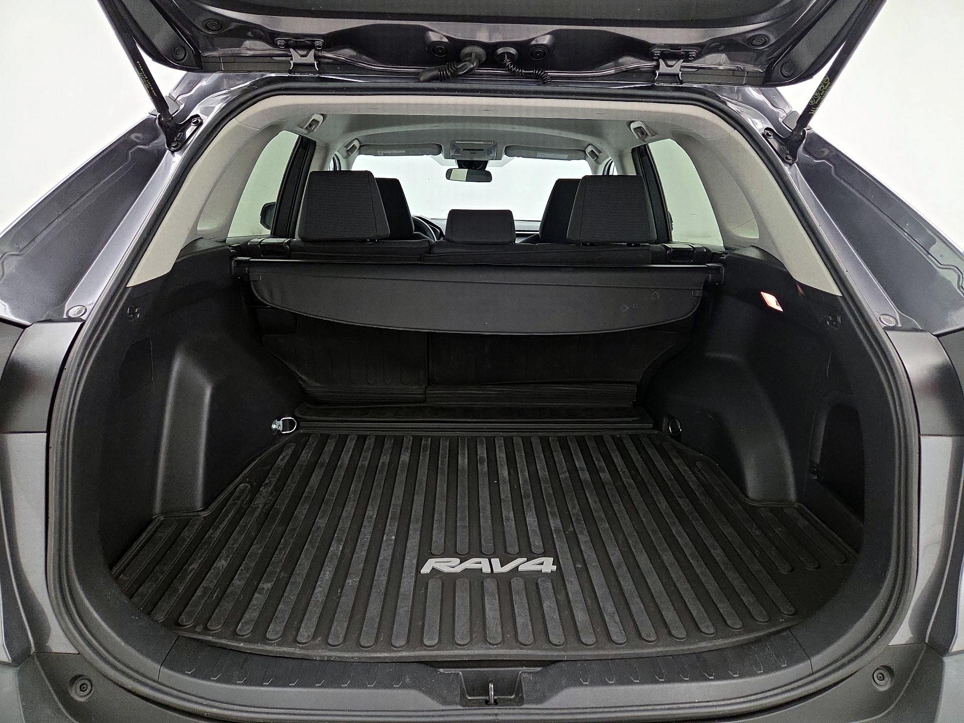 Thumbnail: 2021 Toyota RAV4 - 20