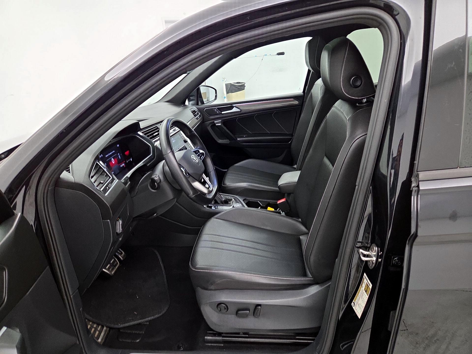 Thumbnail: 2022 Volkswagen Tiguan - 11