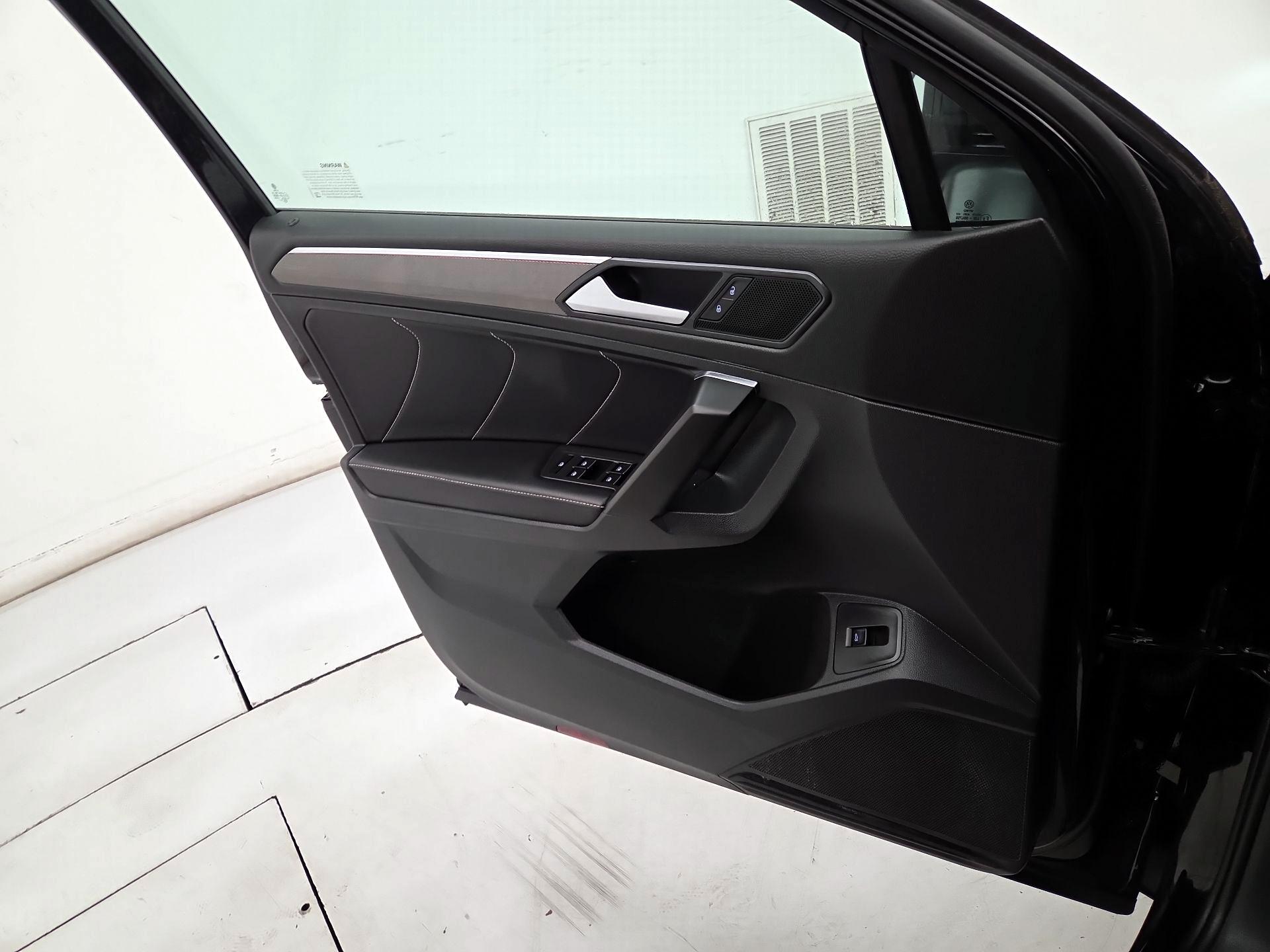 Thumbnail: 2022 Volkswagen Tiguan - 12