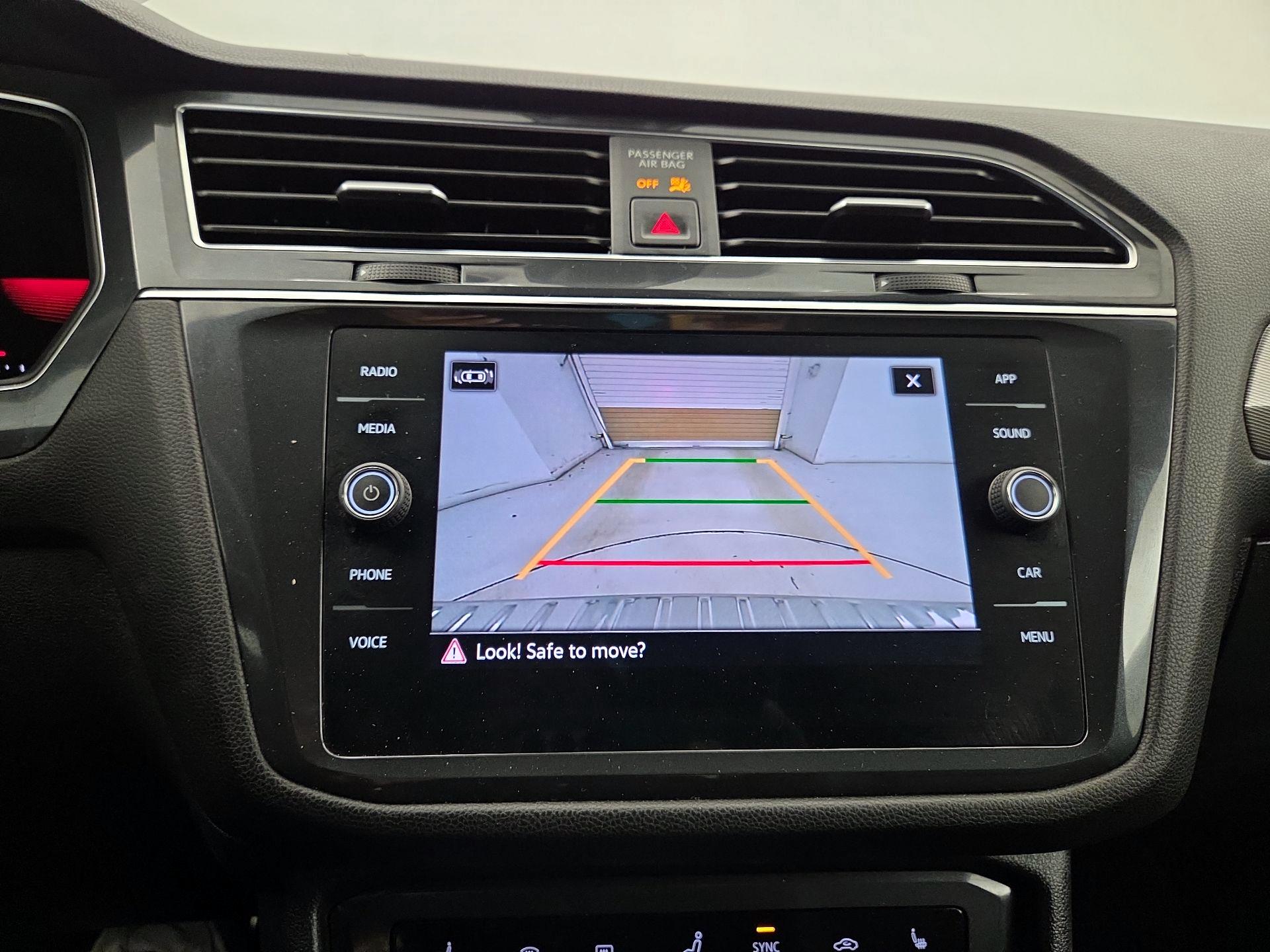 Thumbnail: 2022 Volkswagen Tiguan - 14