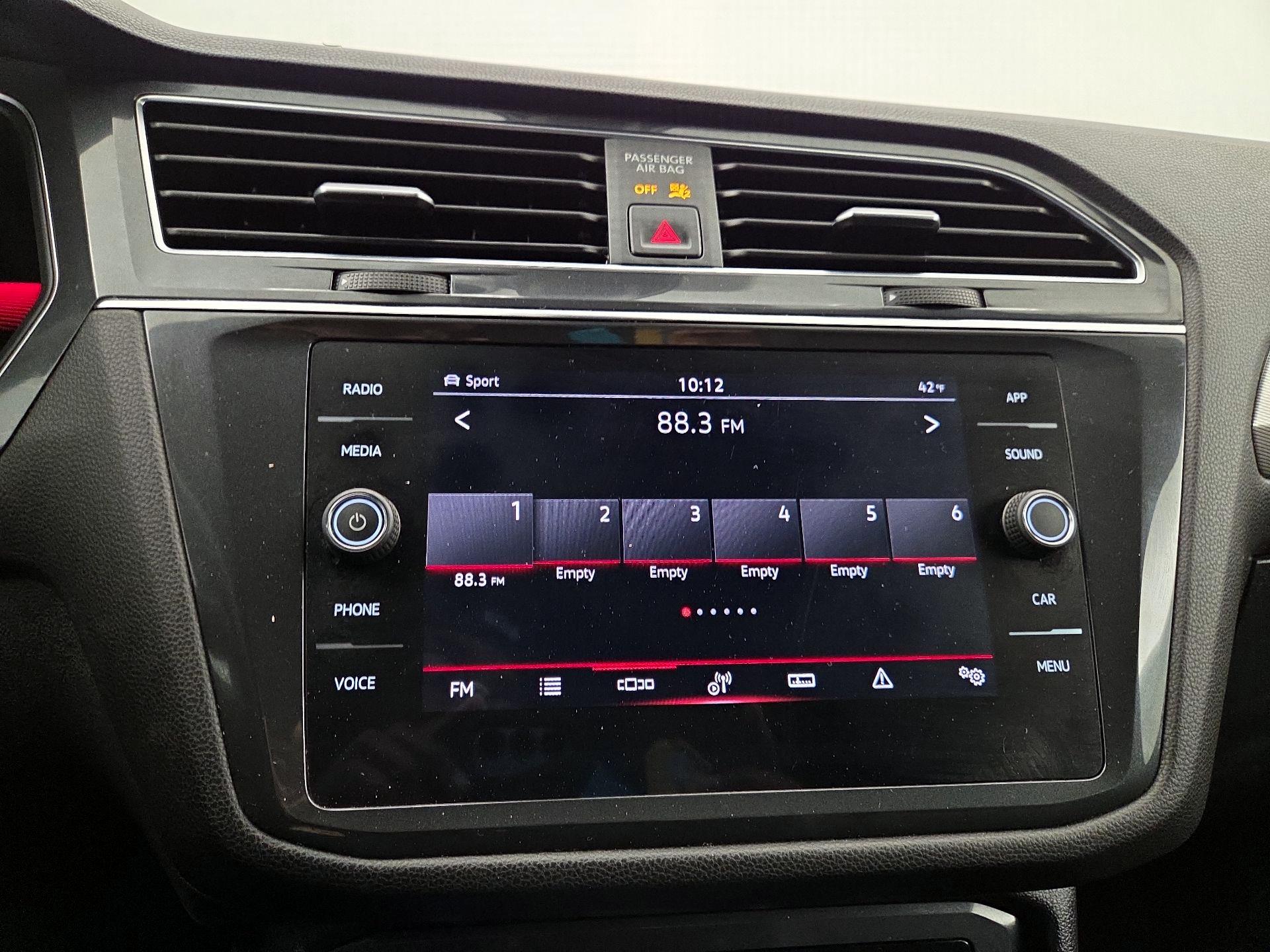 Thumbnail: 2022 Volkswagen Tiguan - 15