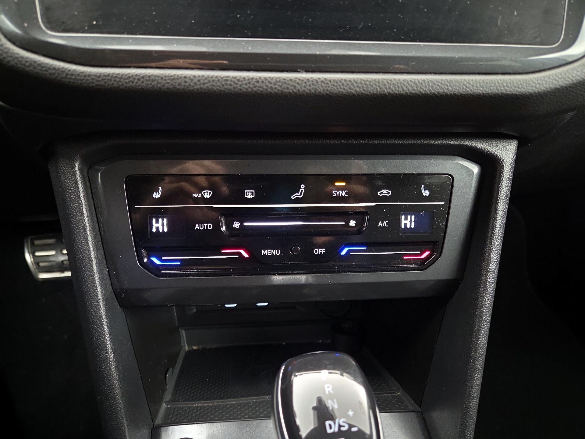 Thumbnail: 2022 Volkswagen Tiguan - 16