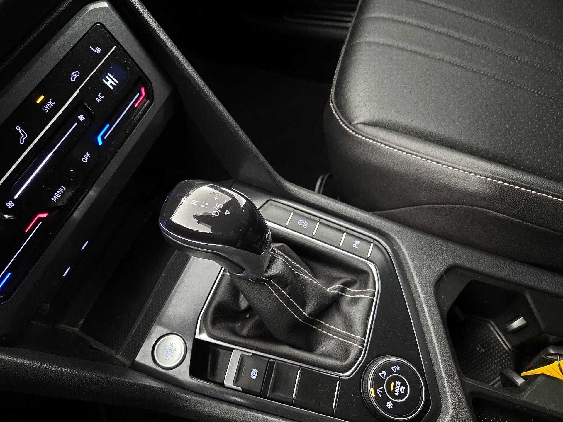 Thumbnail: 2022 Volkswagen Tiguan - 17