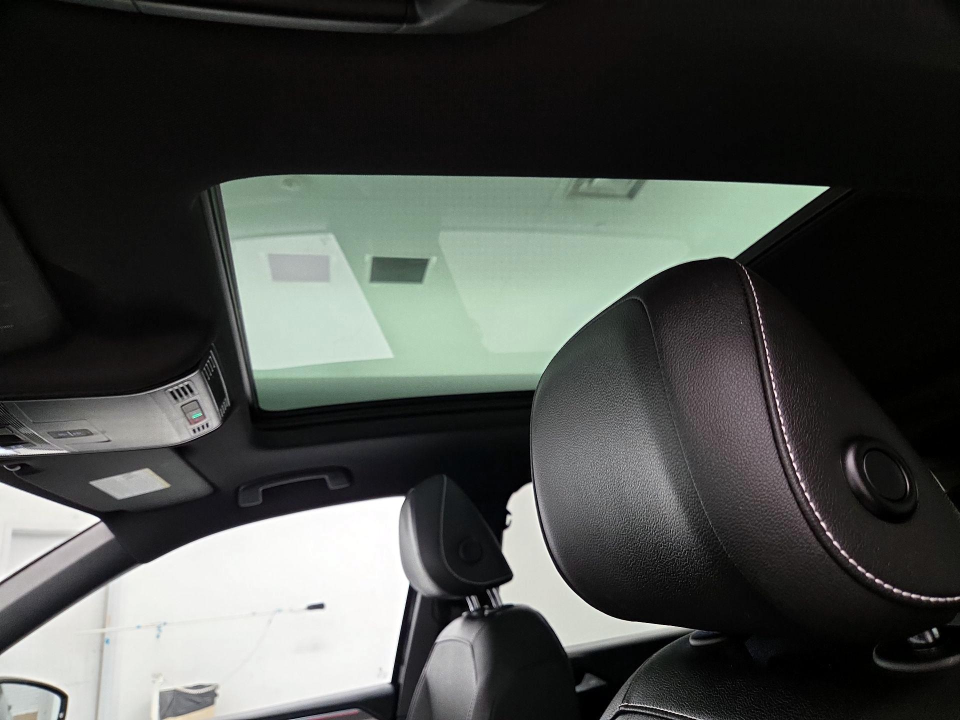 Thumbnail: 2022 Volkswagen Tiguan - 19