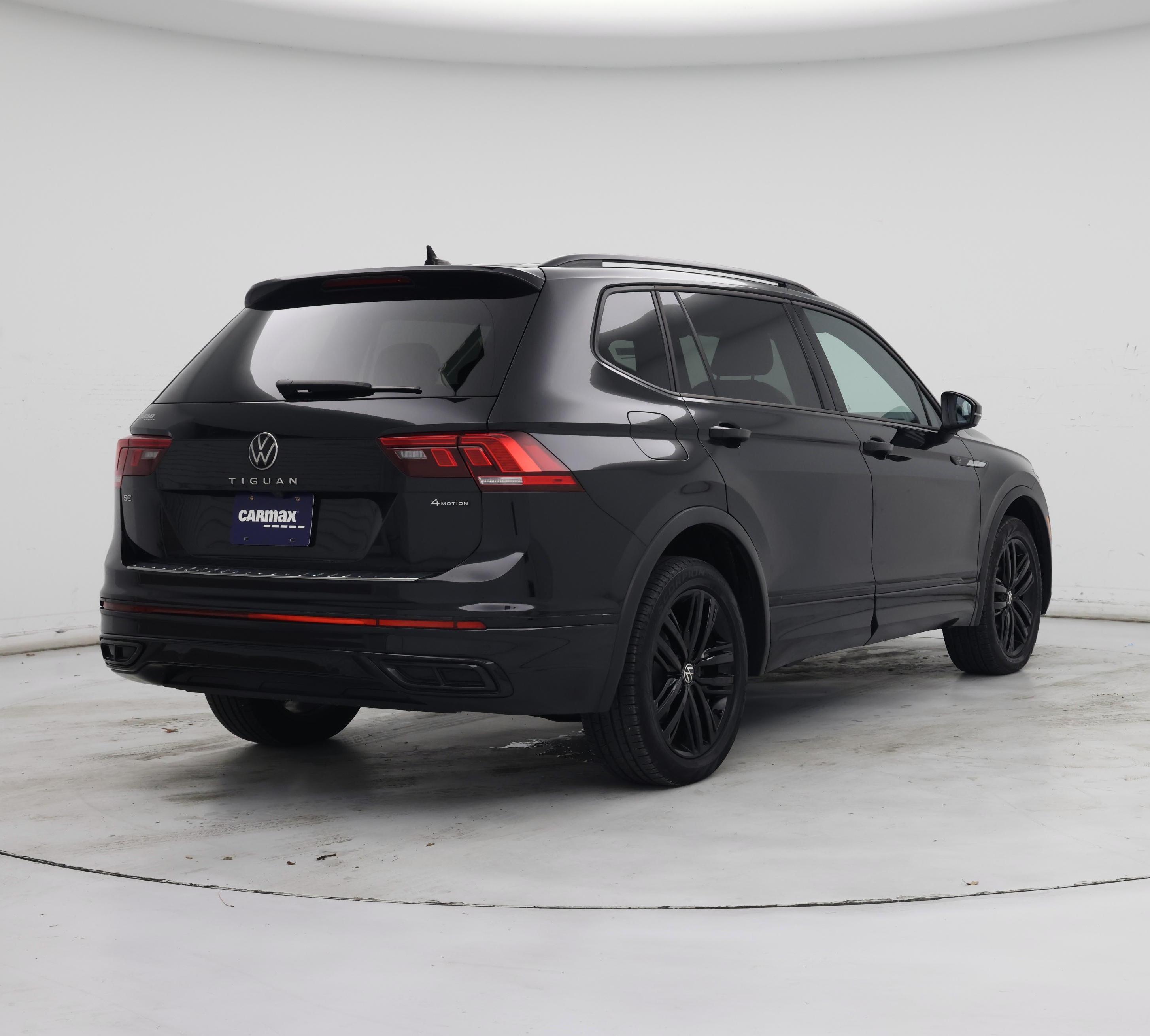 Thumbnail: 2022 Volkswagen Tiguan - 8