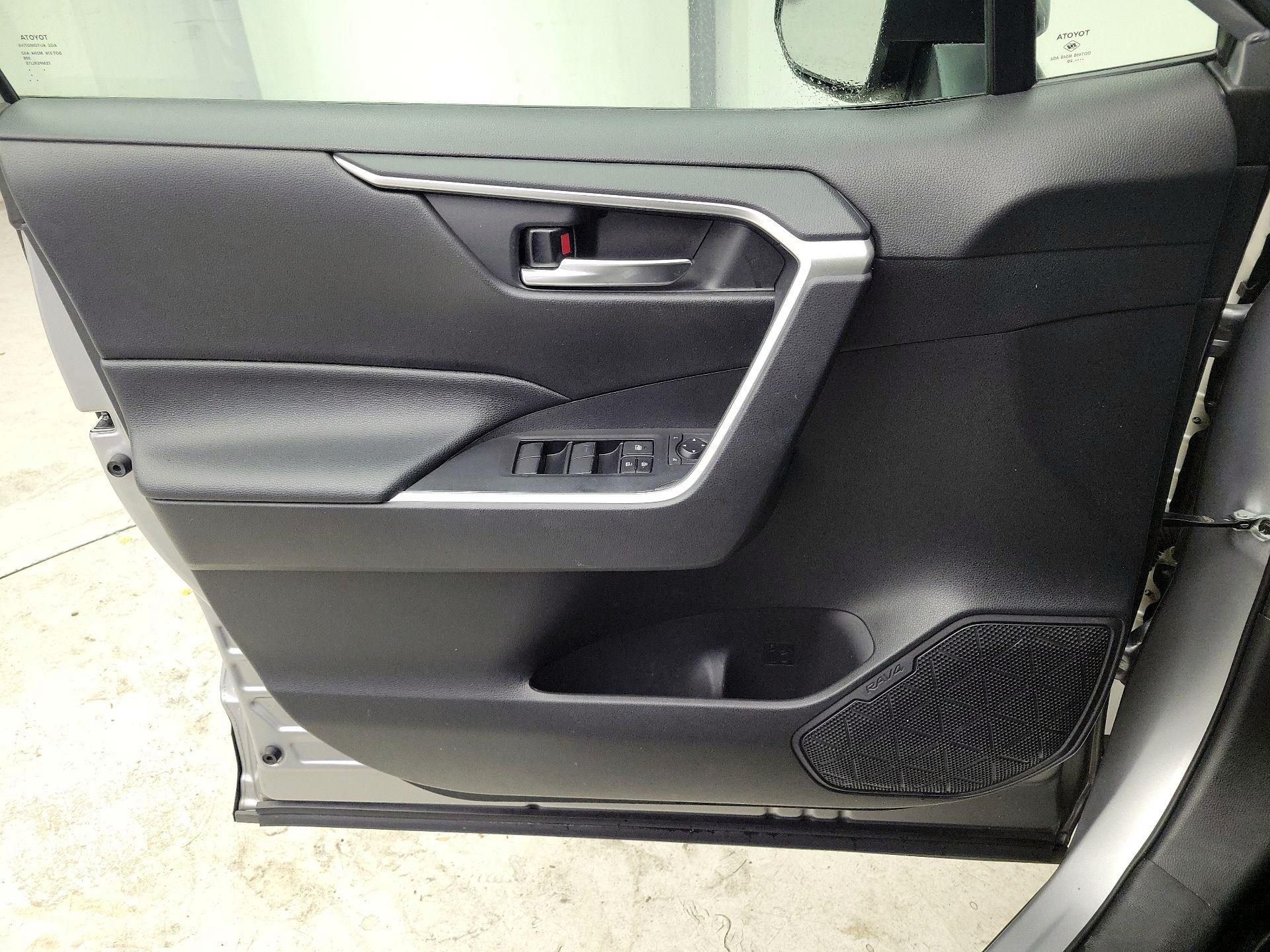 Thumbnail: 2020 Toyota RAV4 - 12