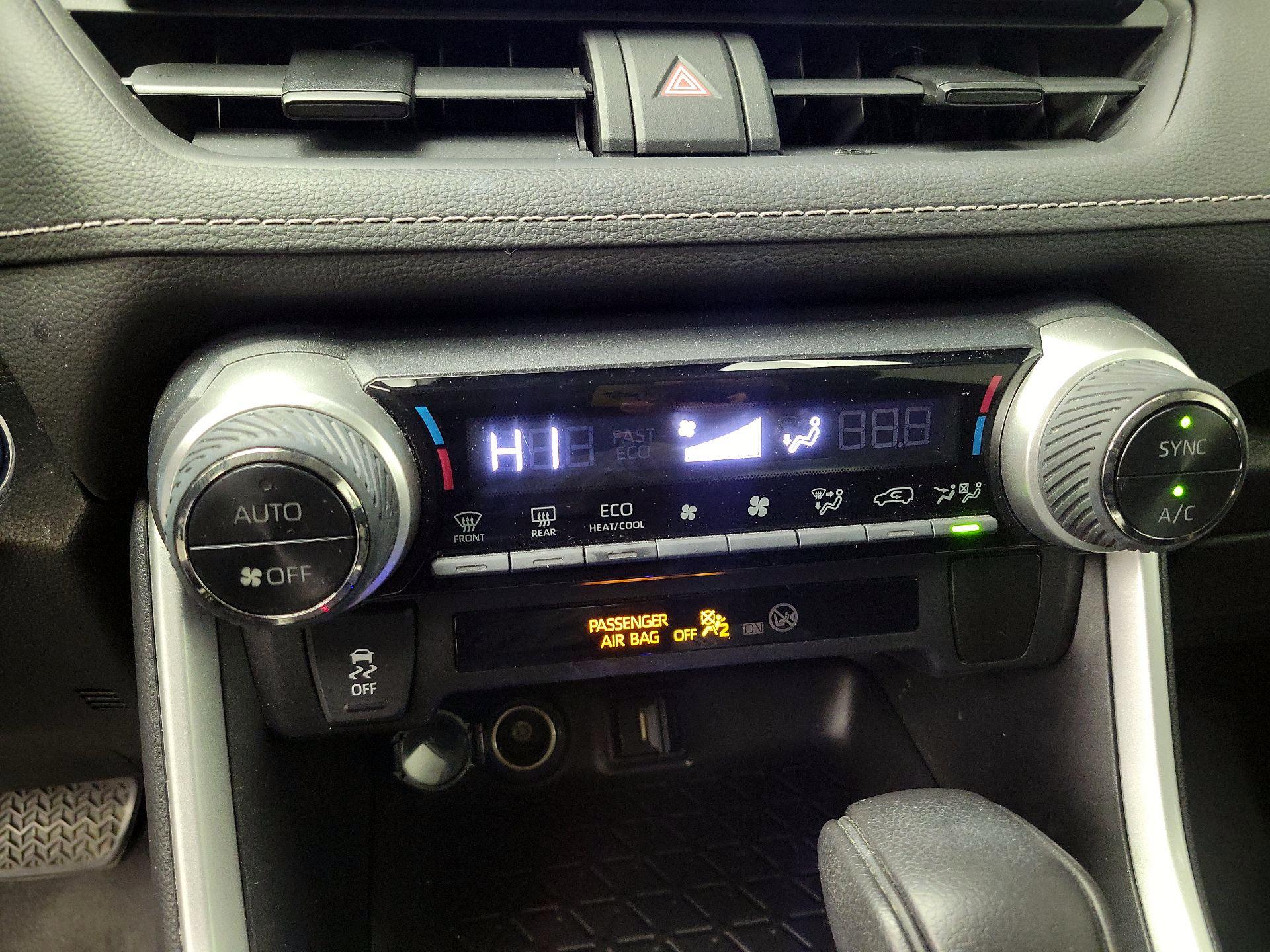 Thumbnail: 2020 Toyota RAV4 - 16