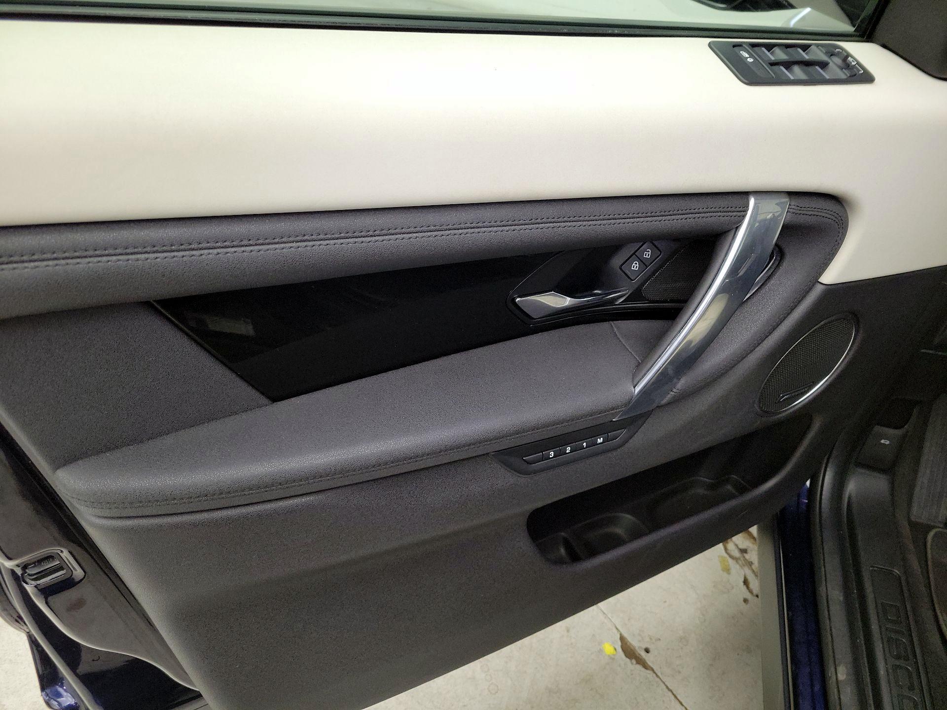 Thumbnail: 2021 Land Rover Discovery Sport - 12