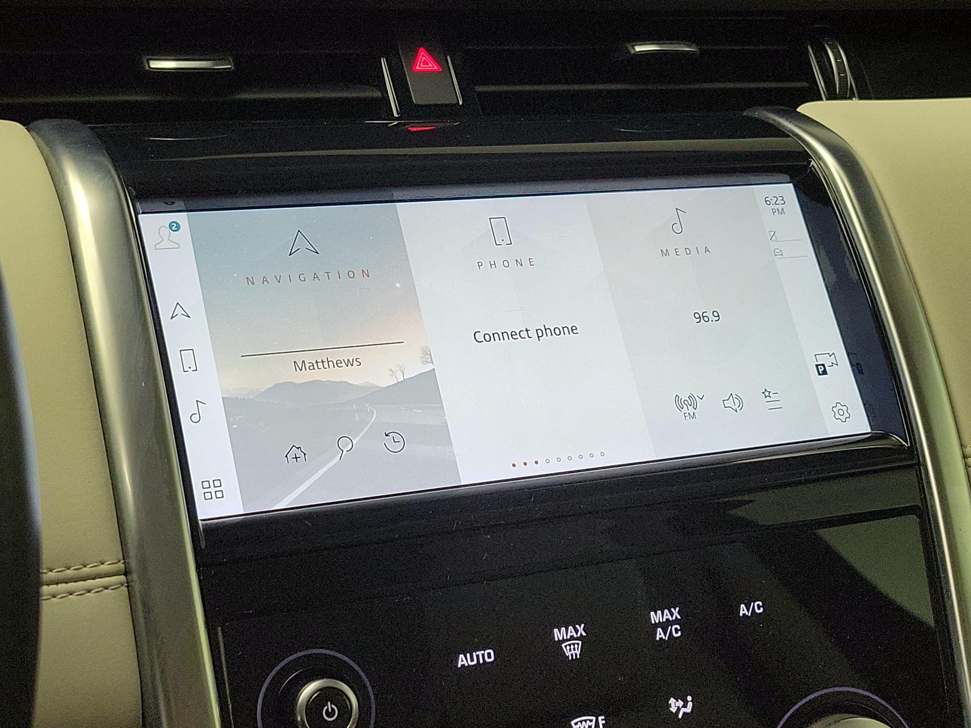 Thumbnail: 2021 Land Rover Discovery Sport - 15