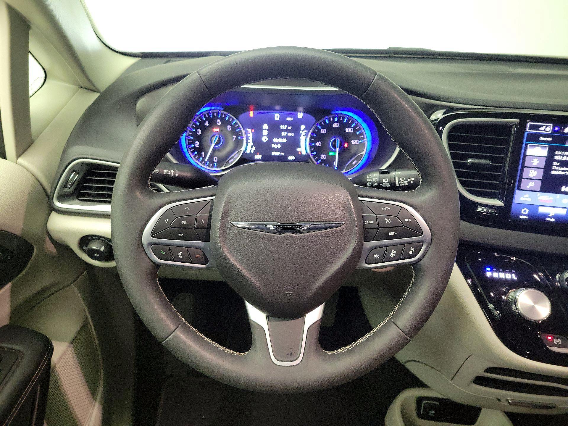 Thumbnail: 2024 Chrysler Pacifica - 10